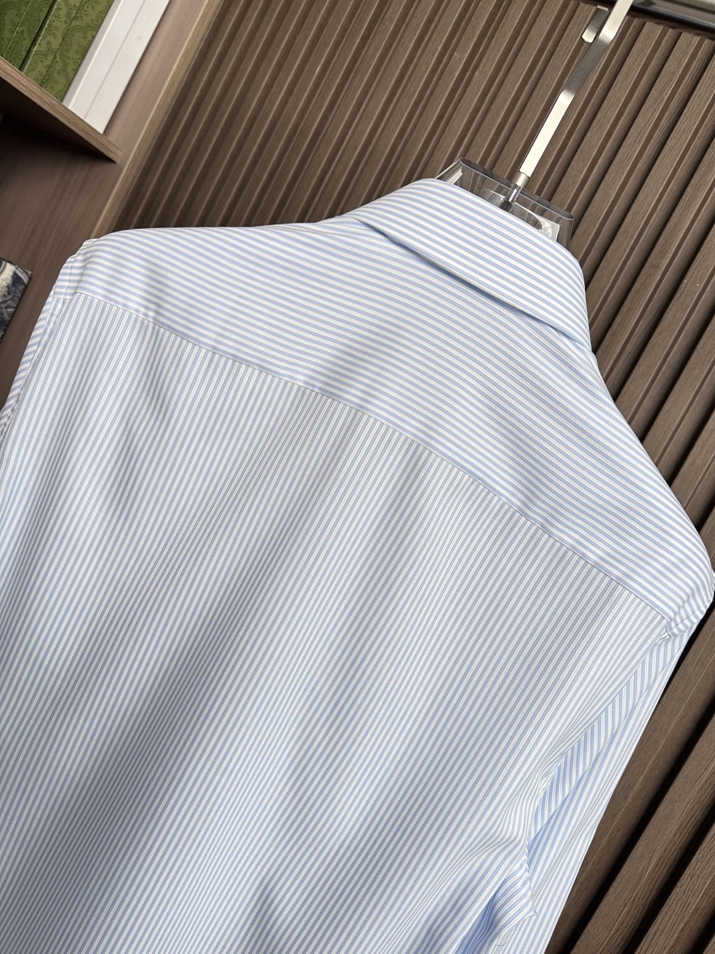 2025年新款GU古家舒适条纹提花衬衫，商务绅士通勤款时尚又得体，百搭好驾驭长袖衬衫，在繁忙的都市生活中