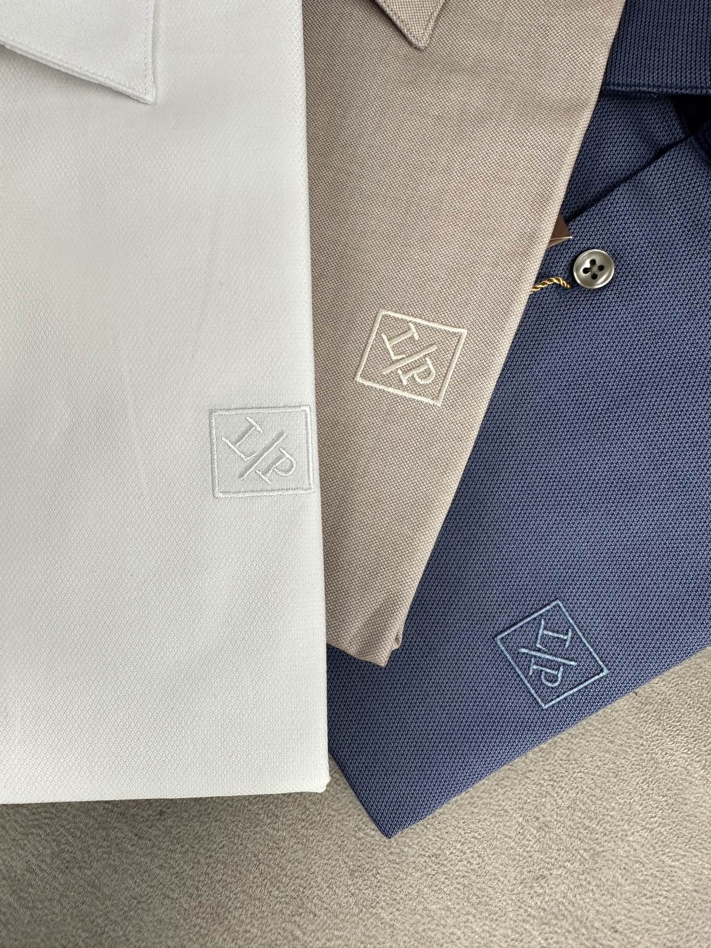 ❤️2025年新款lP🆕诺悠翩雅。舒适提花衬衫，商务绅士通勤款时尚又得体，百搭好驾驭长袖衬衫，在繁忙的都