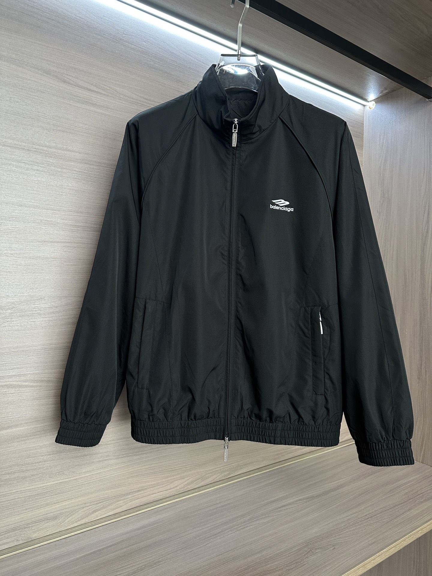 Balenciaga巴黎世家立领夹克 时尚百搭进口面料 定制五金 上身舒适且立挺有型 秋冬穿搭必备单品两