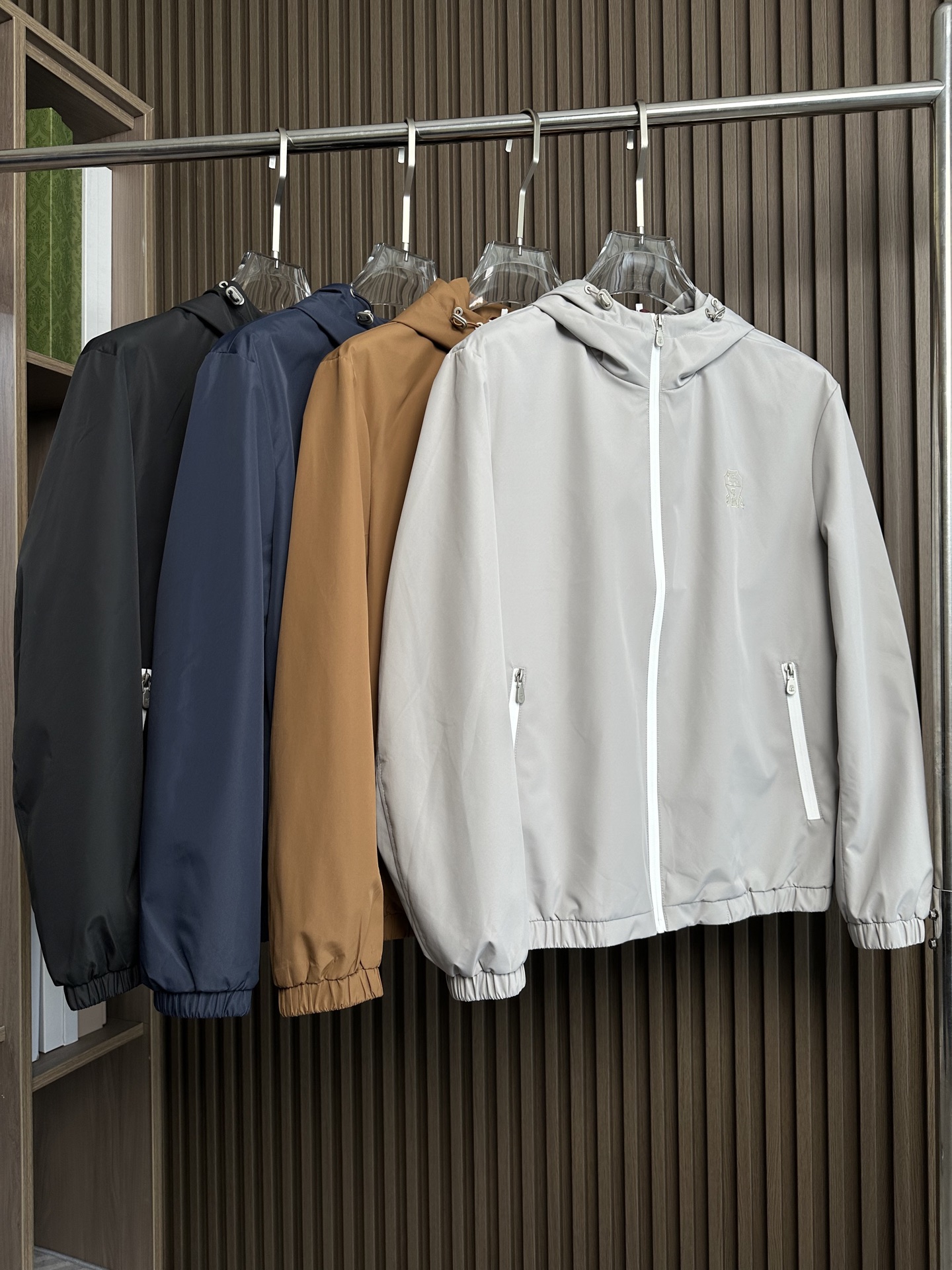 NO:662698,BC's 25FW new autumn and winter coats, imported fabrics, customized hardware, classic brand embroidery logo on the chest, simple, fashionable and versatile, suitable for business, leisure and other occasions. Essential items for autumn and winter matching, the same styles for celebrities, synchronized in counters, 4 colors ~ size 48-56,,chanel,jackets & coats, 19860909BC家25FW秋冬新款外套 进口面料 定制五金 胸前经典品牌刺绣标识,简约时尚百搭,适配商务,休闲等多种场合 秋冬搭配必备单品,明星同款 专柜同步 4色款～ 码数48-56,,chanel,jackets & coats, ,Men's clothing