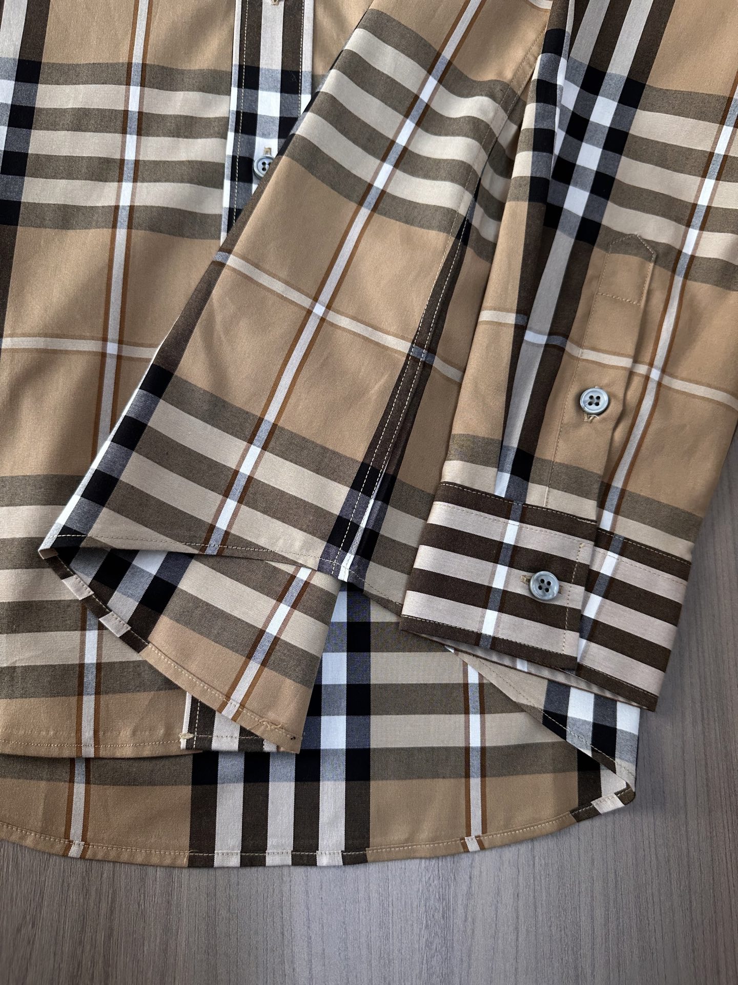 BBR巴家25FW秋冬经典款中格仔长袖衬衫，益达集团顶级单品面料，整体手感顺滑，色织工艺的翘楚，经典永不