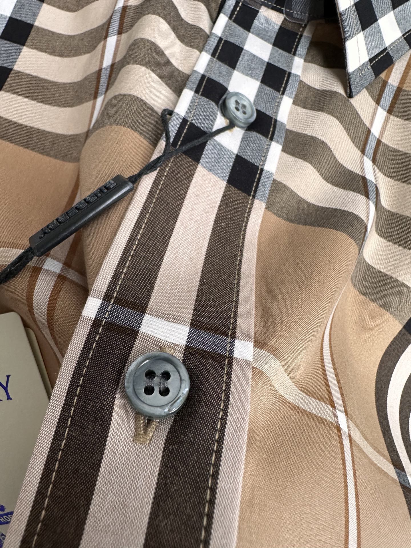 BBR巴家25FW秋冬经典款中格仔长袖衬衫，益达集团顶级单品面料，整体手感顺滑，色织工艺的翘楚，经典永不