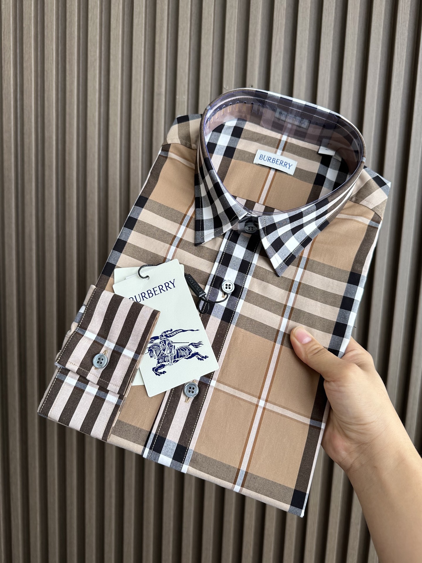 BBR巴家25FW秋冬经典款中格仔长袖衬衫，益达集团顶级单品面料，整体手感顺滑，色织工艺的翘楚，经典永不