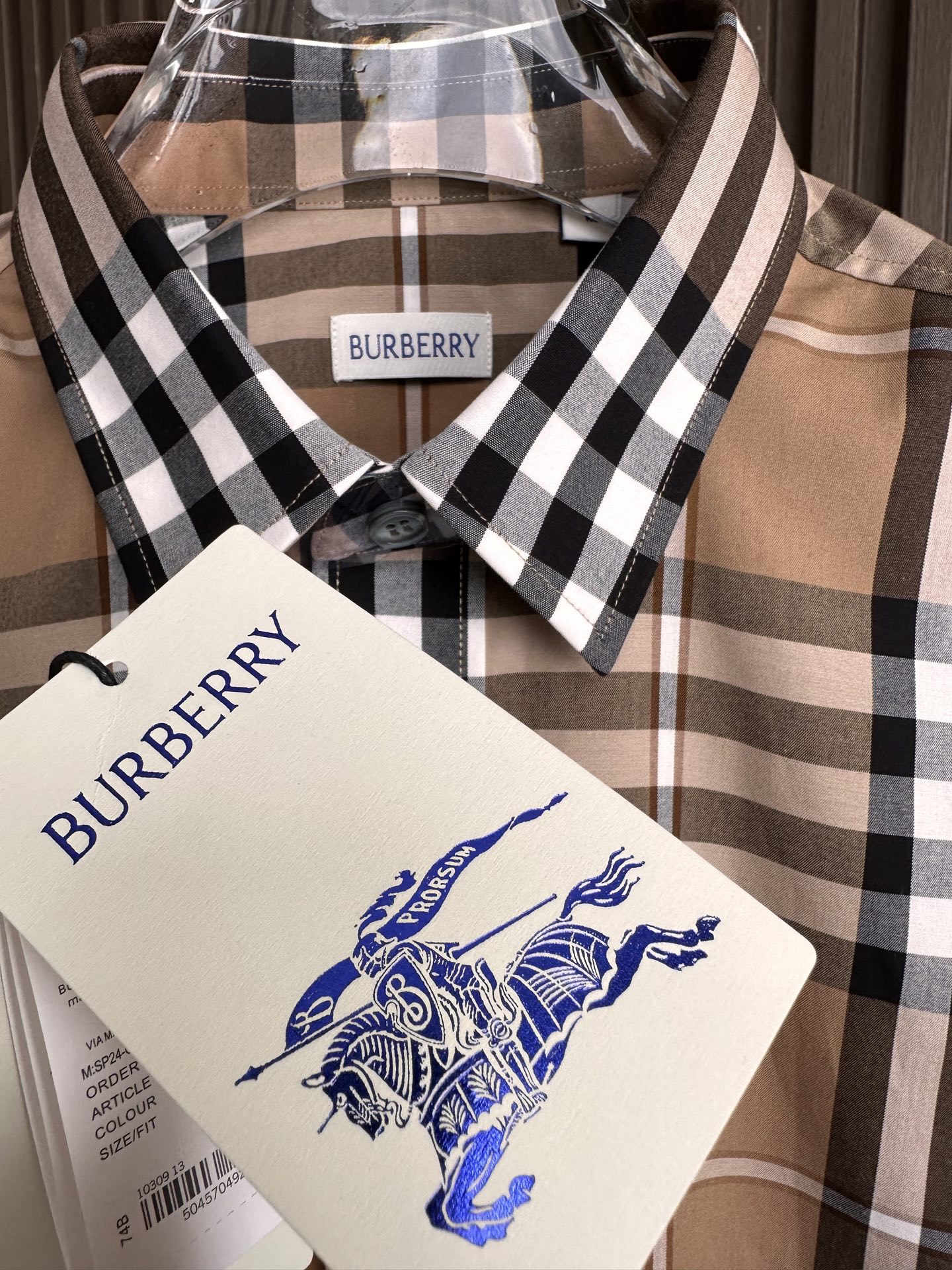 BBR巴家25FW秋冬经典款中格仔长袖衬衫，益达集团顶级单品面料，整体手感顺滑，色织工艺的翘楚，经典永不