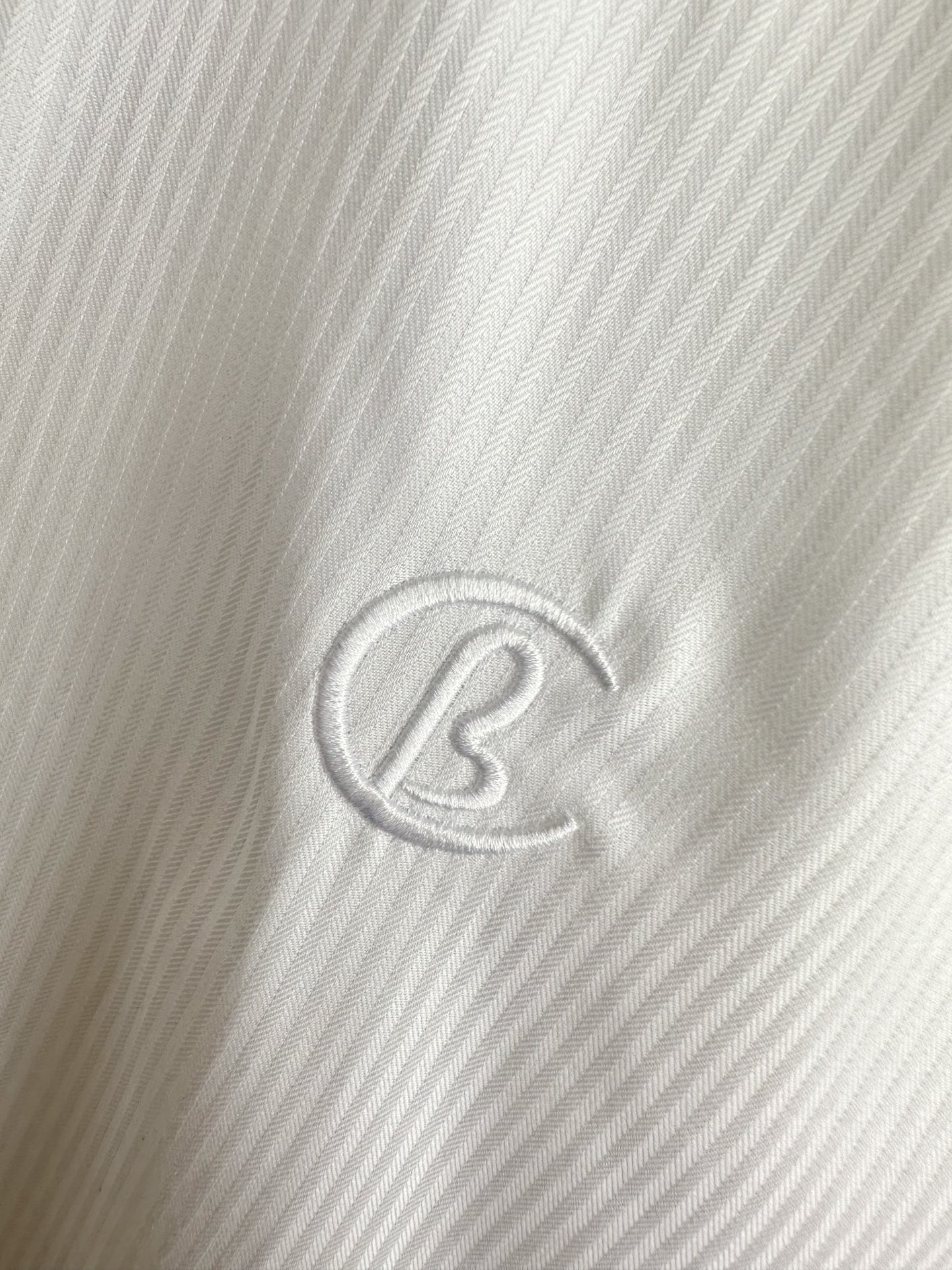 BBR巴家25FW秋冬新款条纹纯色衬衫，经典系列，色织图案属于颜值满分的高级产物，辨识度颇为鲜明，标签刺