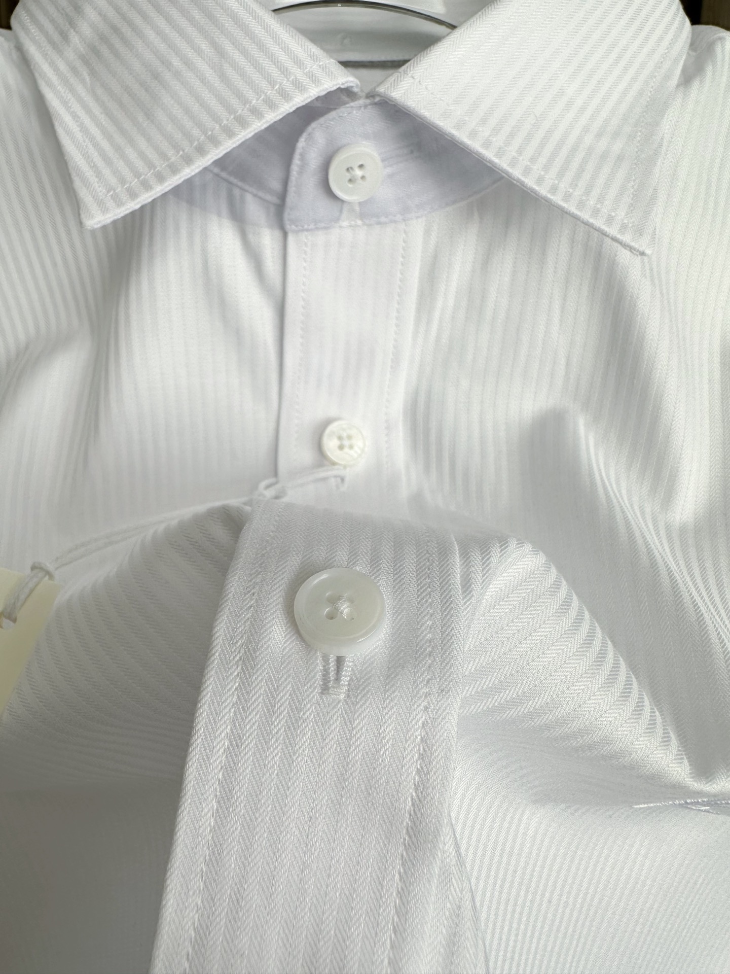 BBR巴家25FW秋冬新款条纹纯色衬衫，经典系列，色织图案属于颜值满分的高级产物，辨识度颇为鲜明，标签刺