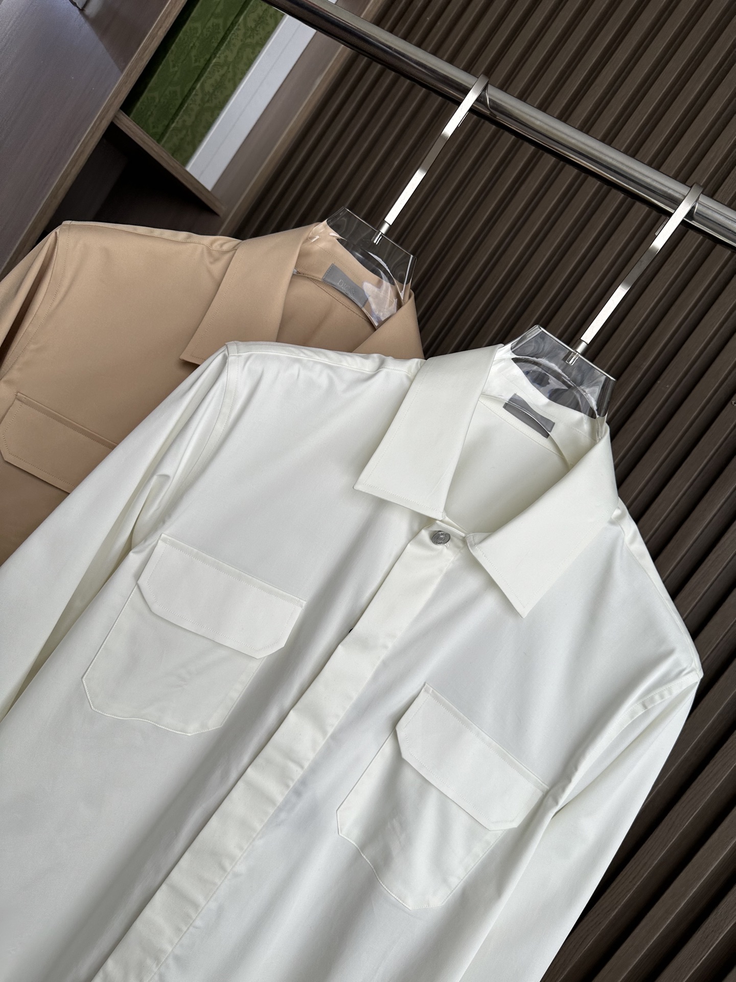 CD迪奥轻奢！2025秋冬新款男士衬衫式外套。传统衬衫外套的轮廓和宽松量感赋予这款衬衫新的灵感，在休闲品