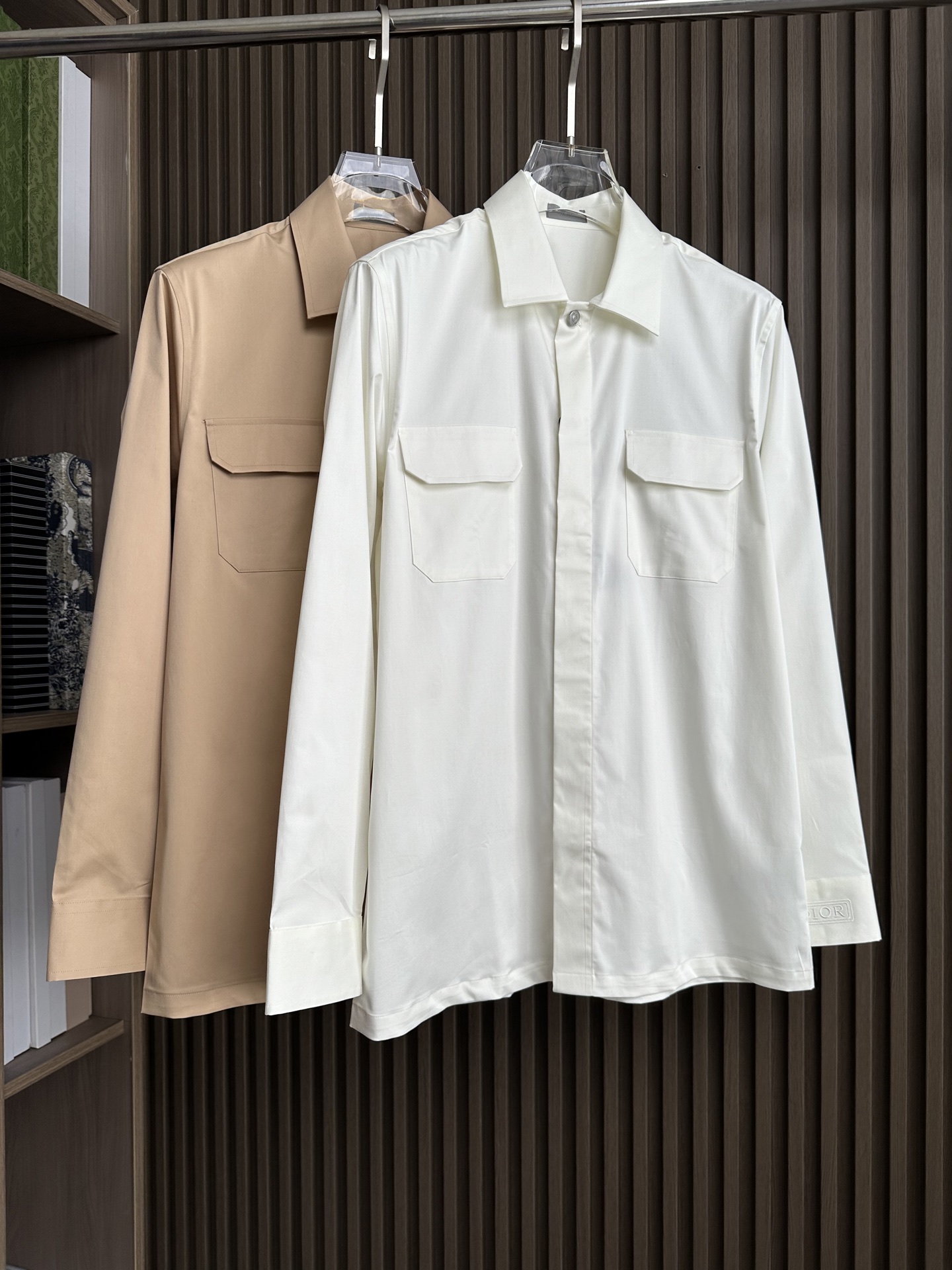 CD迪奥轻奢！2025秋冬新款男士衬衫式外套。传统衬衫外套的轮廓和宽松量感赋予这款衬衫新的灵感，在休闲品