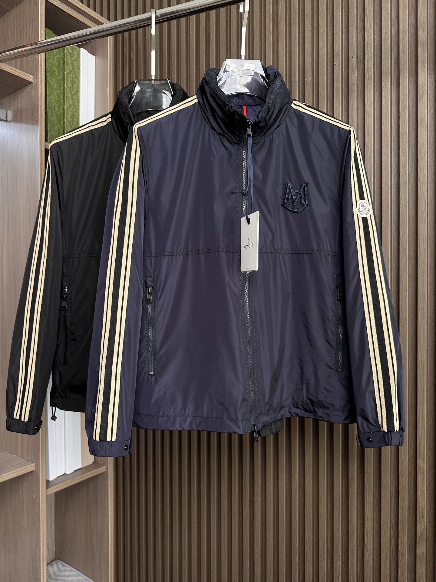 M家族男士高端时装款连帽户外夹克外套，25年早秋新款，官方专柜主推展示，香港洋行渠道，户外必选单品，独家