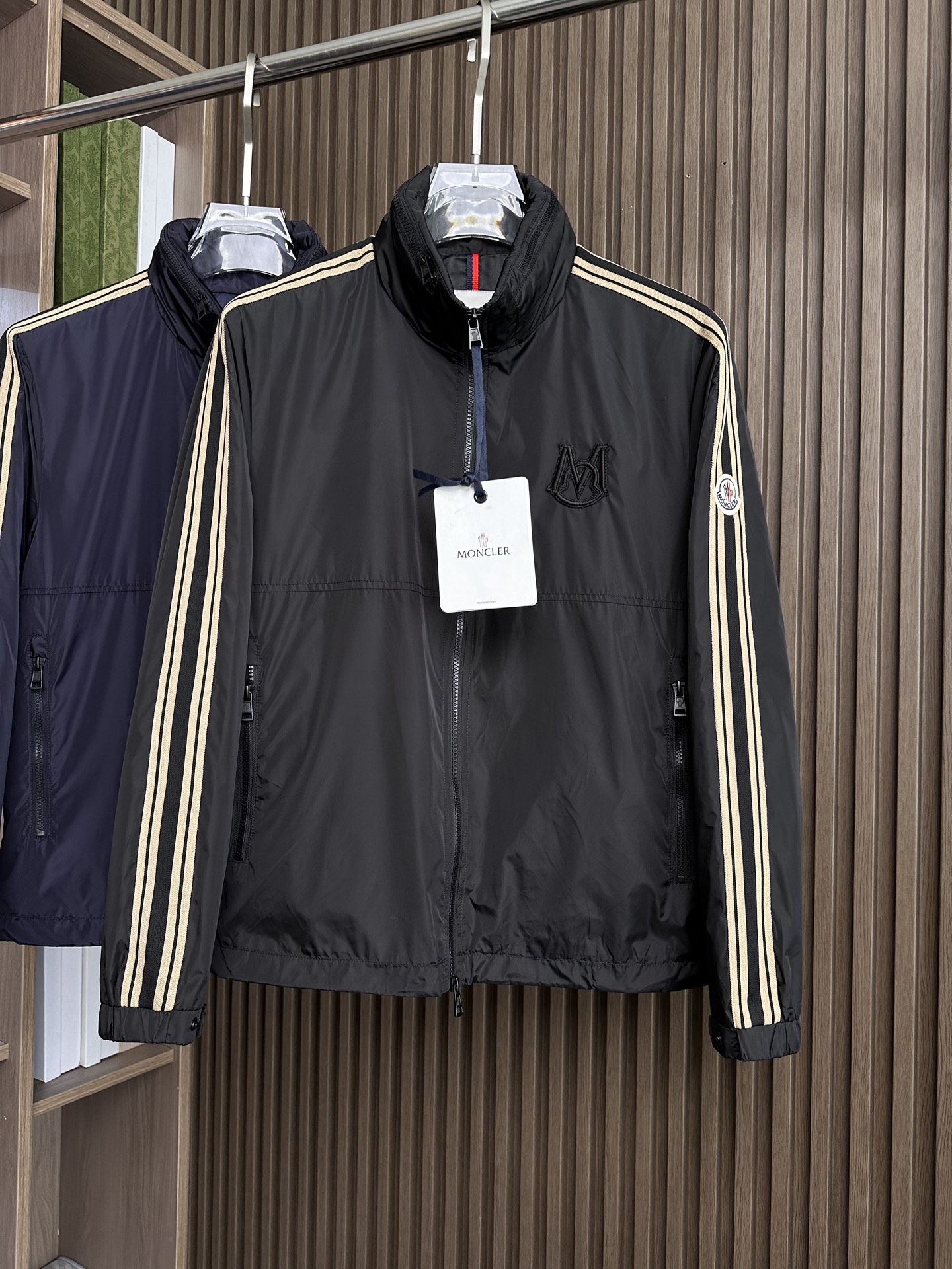 M家族男士高端时装款连帽户外夹克外套，25年早秋新款，官方专柜主推展示，香港洋行渠道，户外必选单品，独家