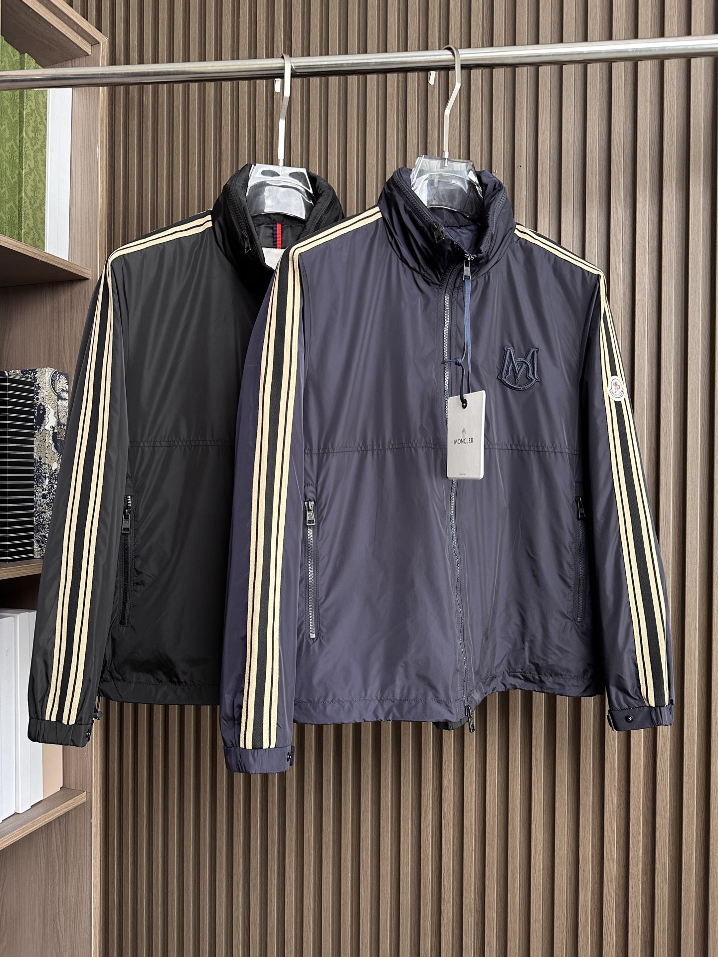 M家族男士高端时装款连帽户外夹克外套，25年早秋新款，官方专柜主推展示，香港洋行渠道，户外必选单品，独家