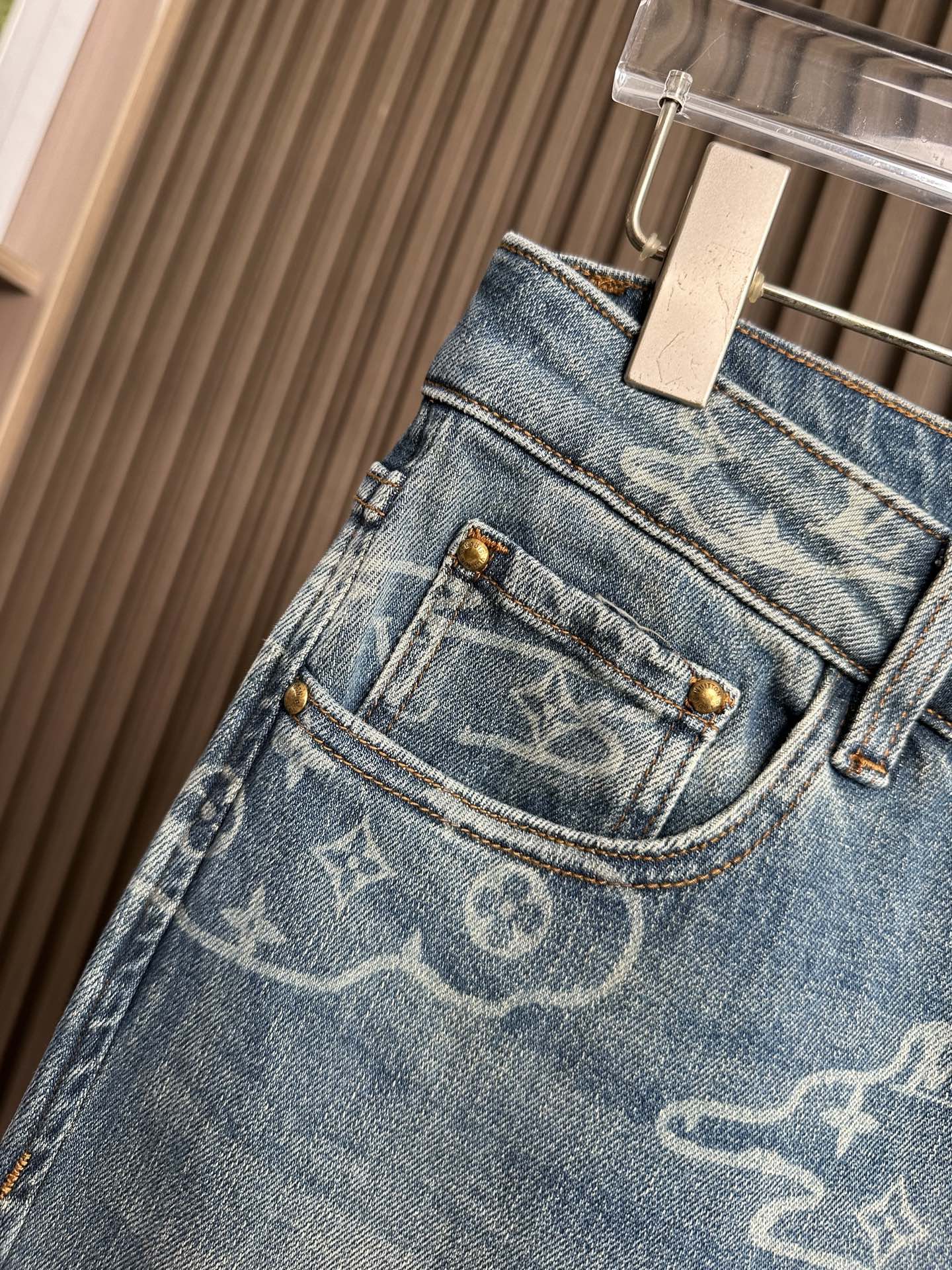 🔥lv驴家25FW秋季新款牛仔裤，高端品质，面料超级柔软舒适 小直筒版型，上身修长，万能搭配款码数：29