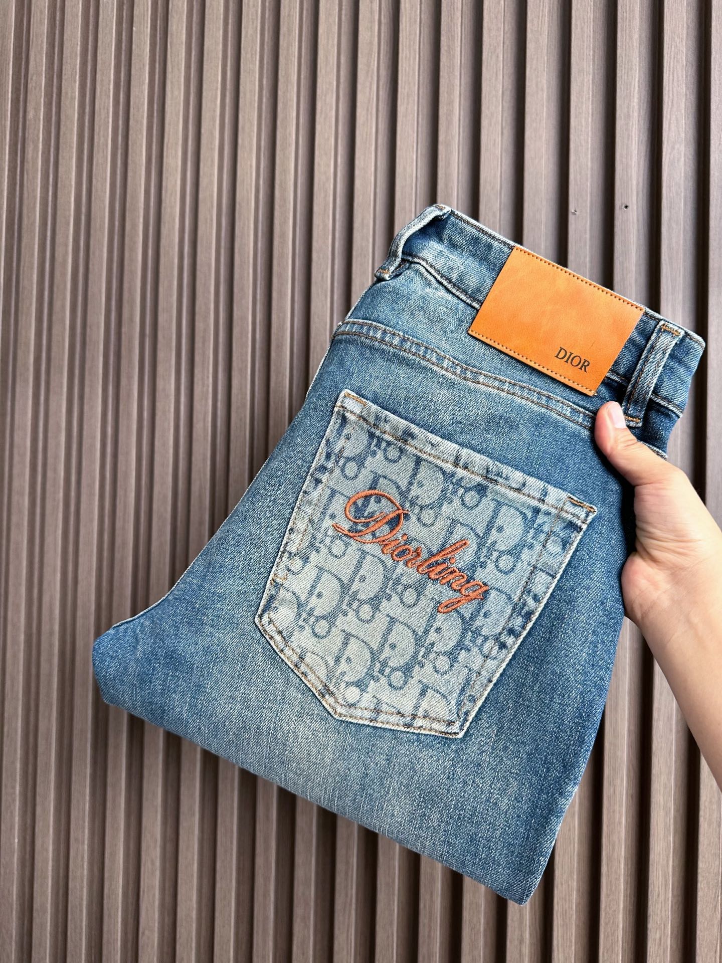 🔥CD迪奥25FW秋季新款牛仔裤，高端品质，面料超级柔软舒适 小直筒版型，上身修长，万能搭配款码数：29