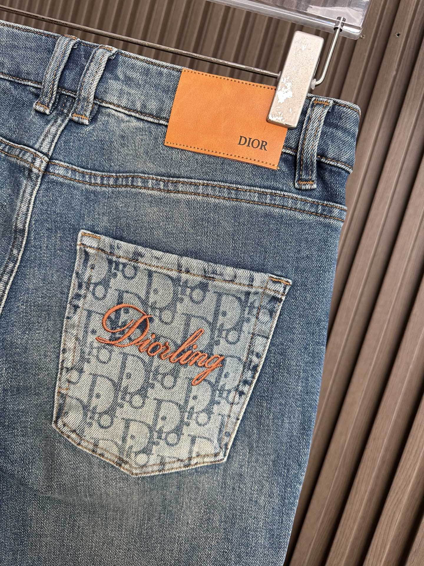 🔥CD迪奥25FW秋季新款牛仔裤，高端品质，面料超级柔软舒适 小直筒版型，上身修长，万能搭配款码数：29