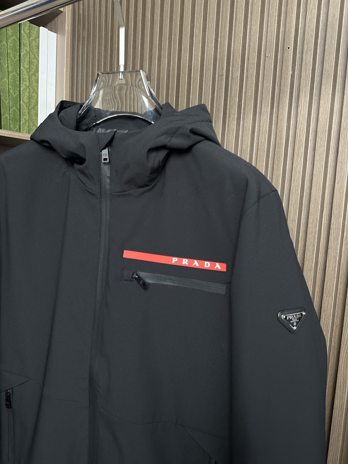羽绒 Prada 普拉达 25秋冬红条系列连帽中长款夹克羽绒内冲100g-90白鸭绒,轻薄有型,上身不臃