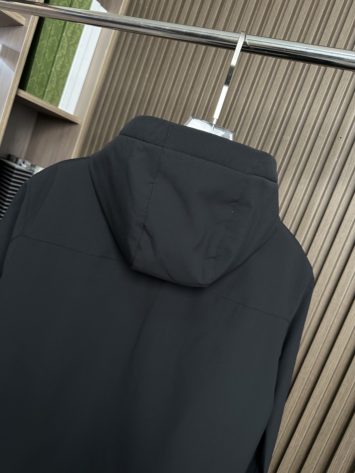 羽绒 Prada 普拉达 25秋冬红条系列连帽中长款夹克羽绒内冲100g-90白鸭绒,轻薄有型,上身不臃