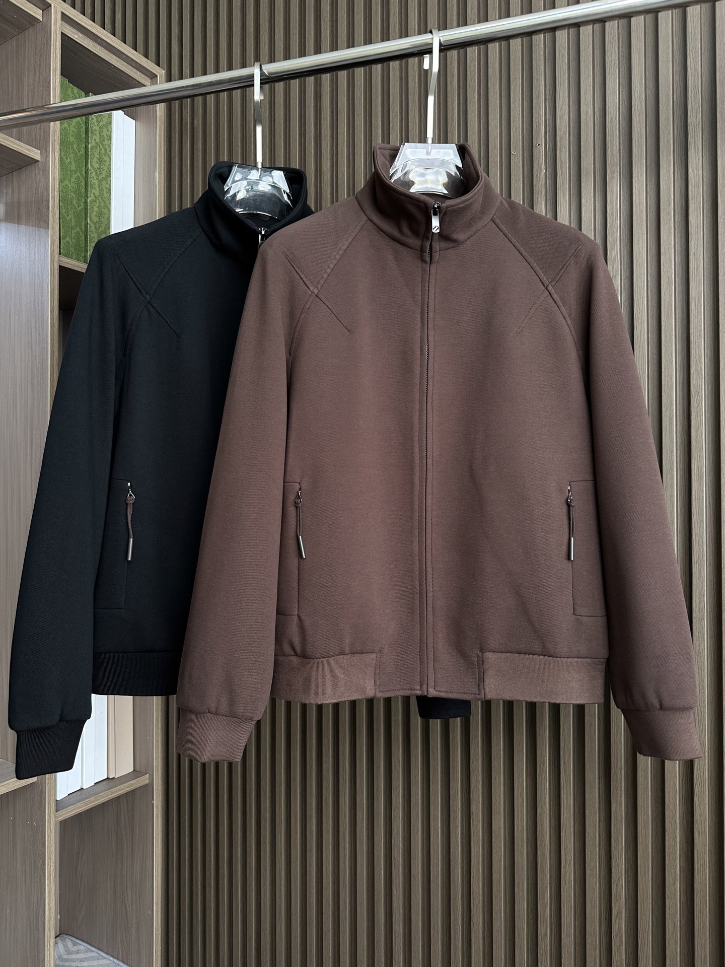 ZEGNA/杰尼亚 2025fw男装秋冬新品Moto立领设计，在保持时尚感的同时，还能在一定程度上抵御风