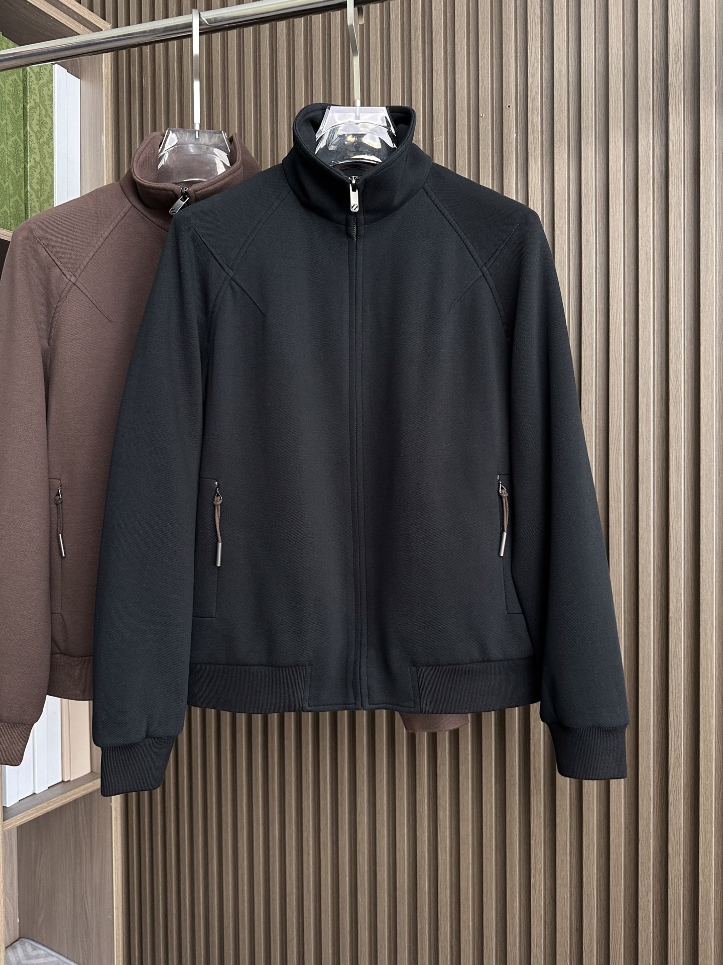 ZEGNA/杰尼亚 2025fw男装秋冬新品Moto立领设计，在保持时尚感的同时，还能在一定程度上抵御风