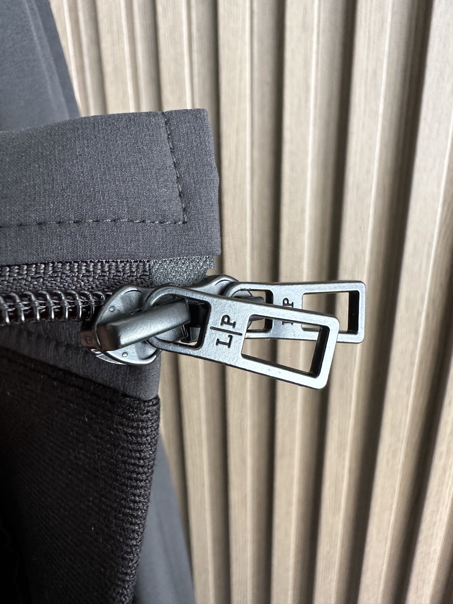 （黑～）lP🆕 诺悠翩雅羊毛立领夹克外套，