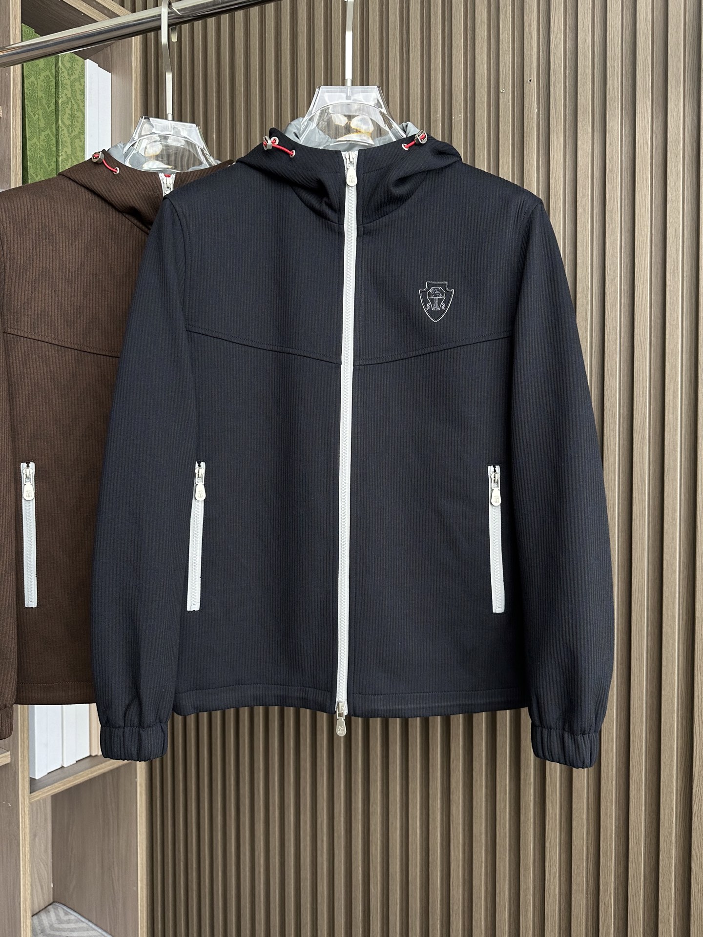 BC家2025fw男装秋冬新品条绒连帽外套Moto连帽设计，在保持时尚感的同时，还能在一定程度上抵御风寒