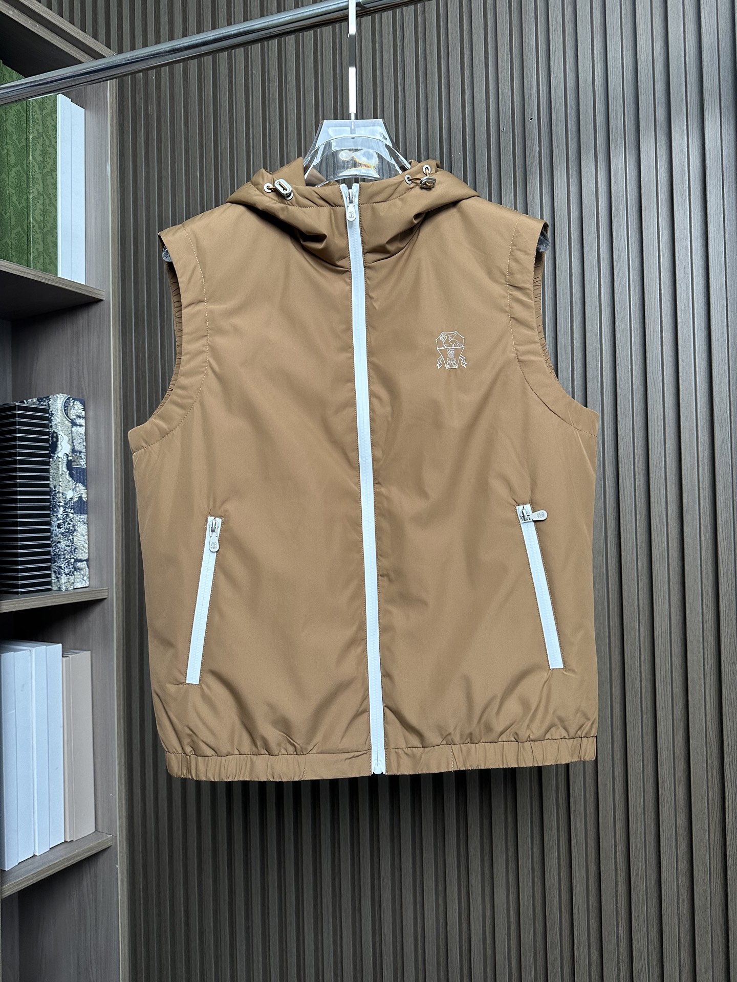 NO:565838,(Brown~) BC 25FW autumn and winter hooded down vest, chanel, down jacket, hats, alexander wang19860909（棕色～） BC家25FW秋冬连帽羽绒马甲,,chanel,down jacket,hats,alexander wang,Men's clothing