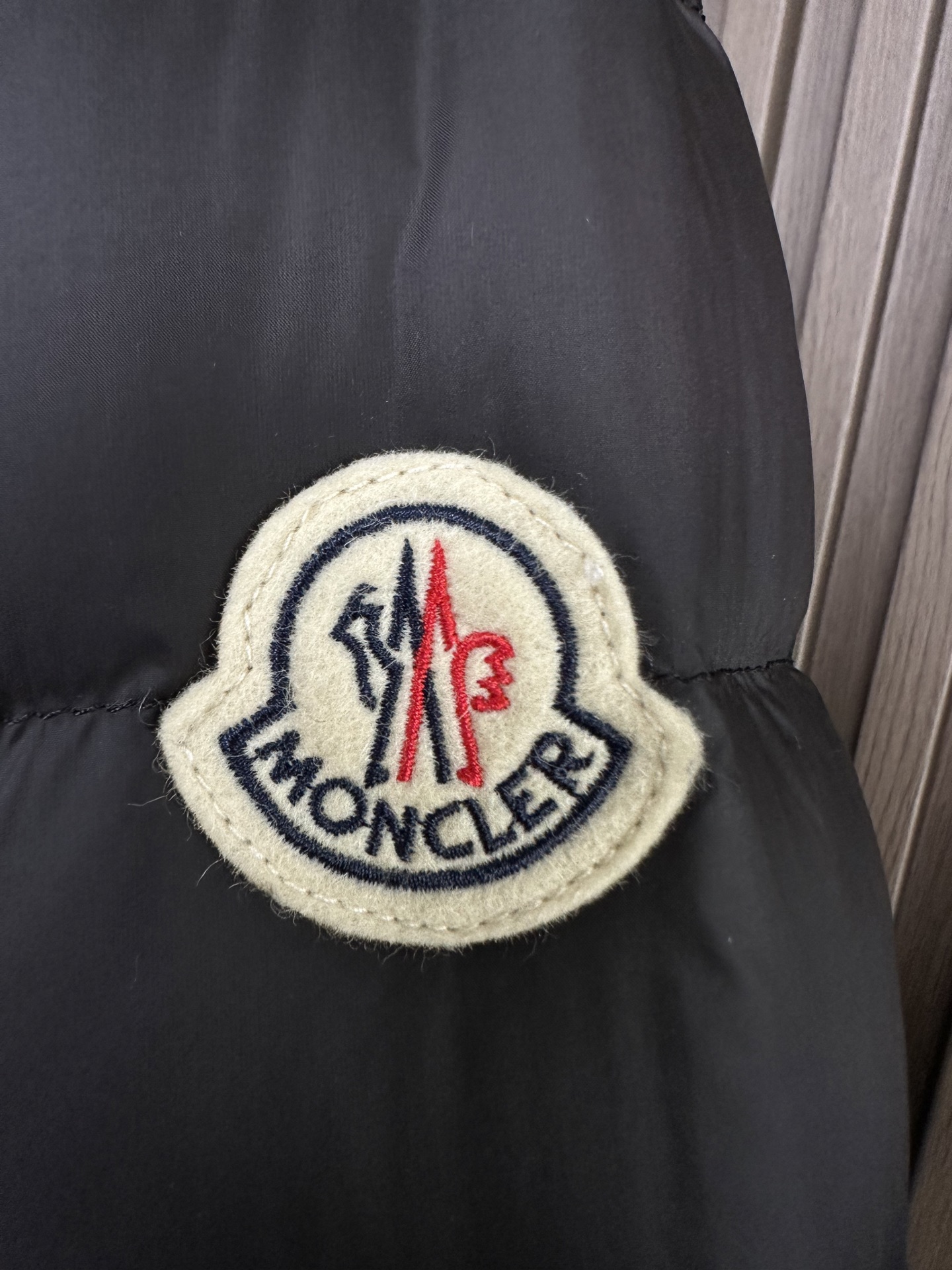 羽绒服 （黑～）MONCLER蒙口25FW秋冬立领羽绒，国标95绒，蓬松保暖。