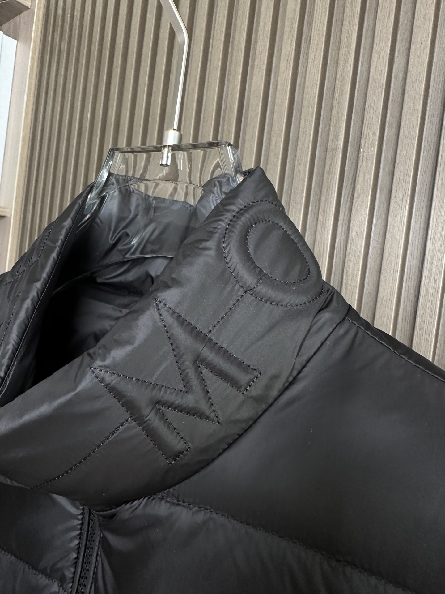 羽绒服 （黑～）MONCLER蒙口25FW秋冬立领羽绒，国标95绒，蓬松保暖。