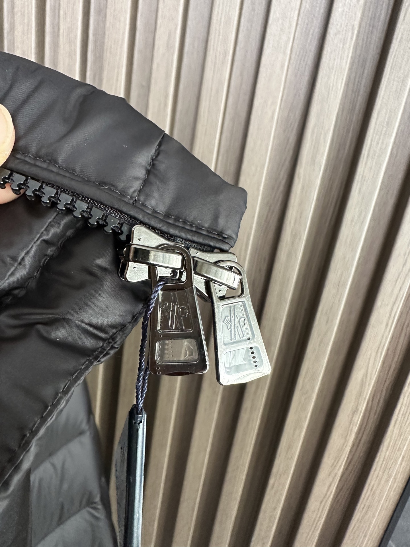 羽绒服 （黑～）MONCLER蒙口25FW秋冬立领羽绒，国标95绒，蓬松保暖。