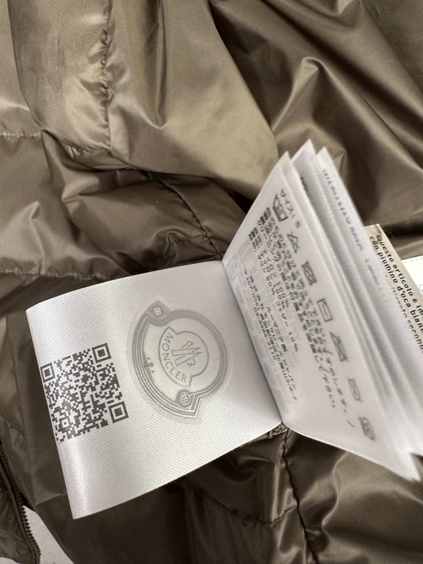 羽绒服 （军绿～）MONCLER蒙口25FW秋冬立领羽绒，国标95绒，蓬松保暖。