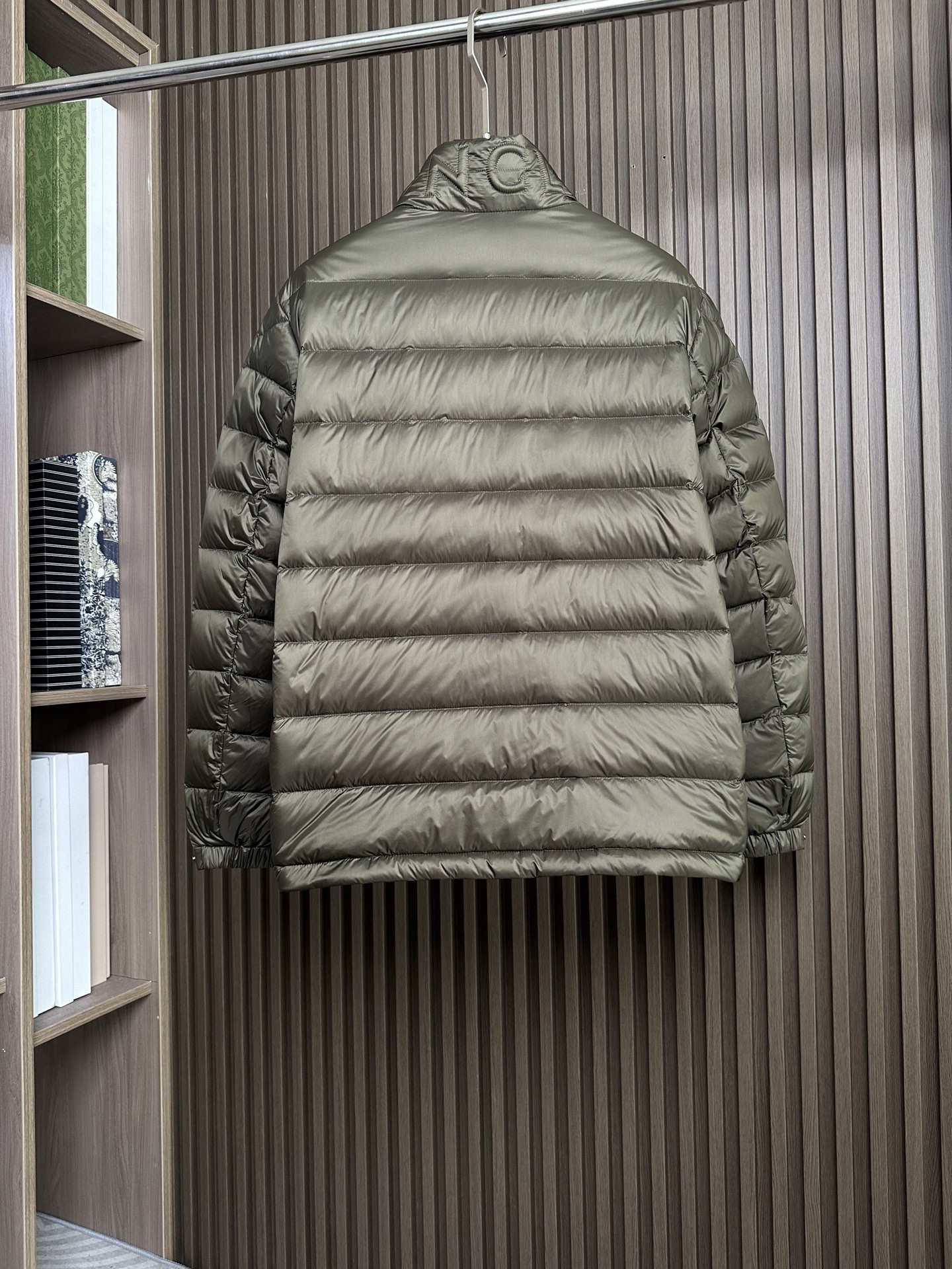 羽绒服 （军绿～）MONCLER蒙口25FW秋冬立领羽绒，国标95绒，蓬松保暖。