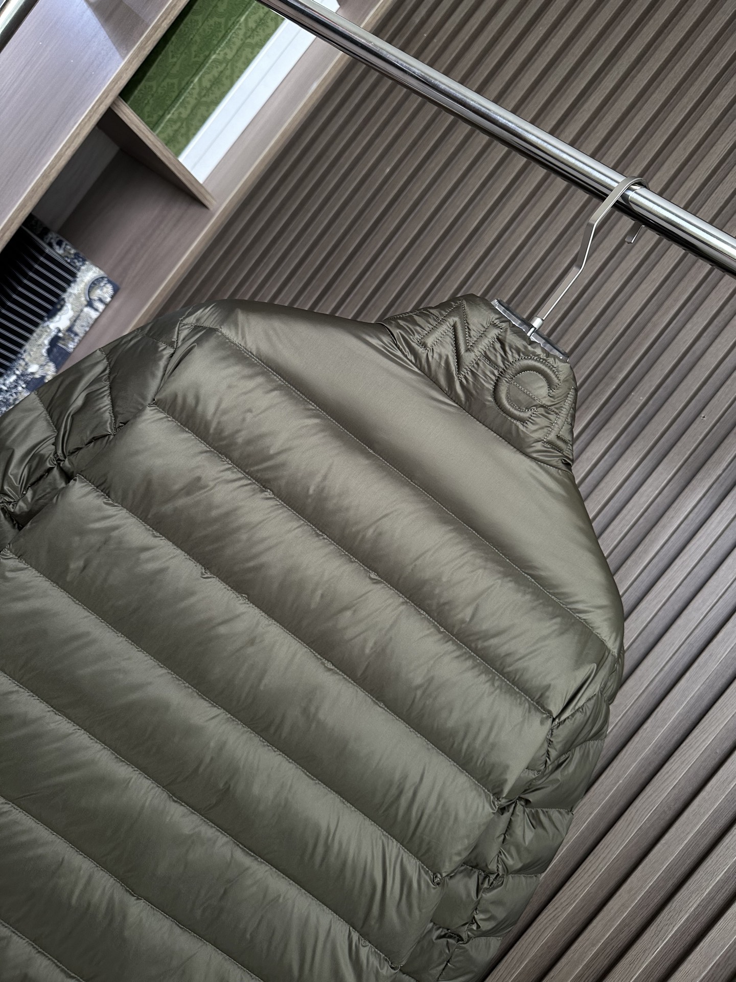 羽绒服 （军绿～）MONCLER蒙口25FW秋冬立领羽绒，国标95绒，蓬松保暖。