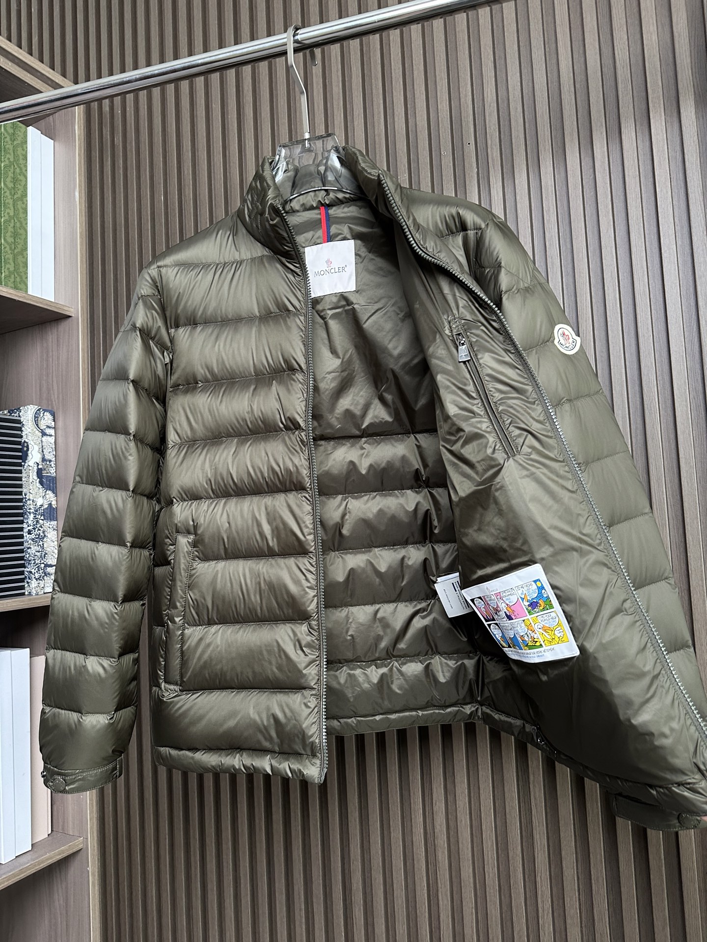 羽绒服 （军绿～）MONCLER蒙口25FW秋冬立领羽绒，国标95绒，蓬松保暖。