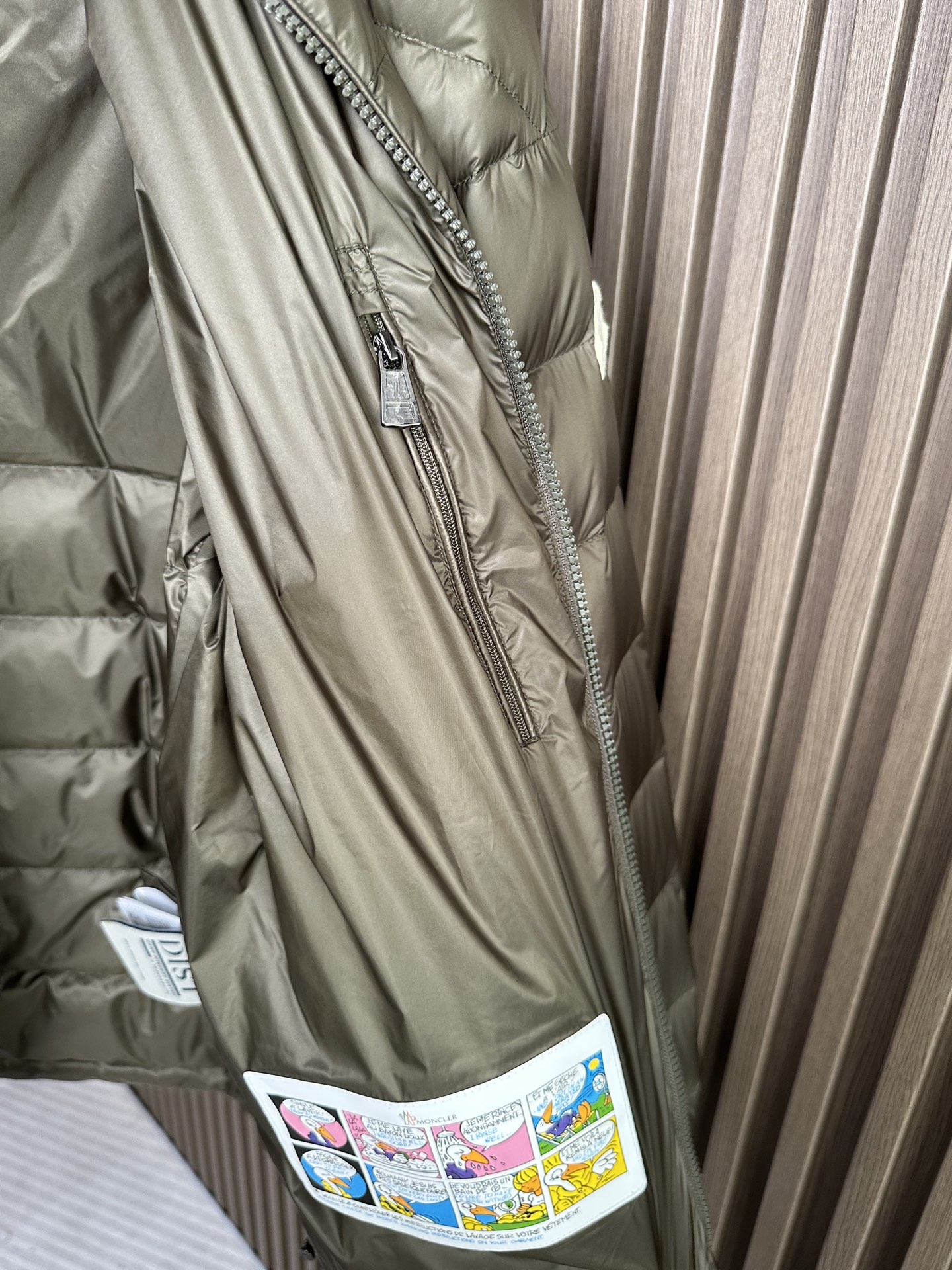 羽绒服 （军绿～）MONCLER蒙口25FW秋冬立领羽绒，国标95绒，蓬松保暖。
