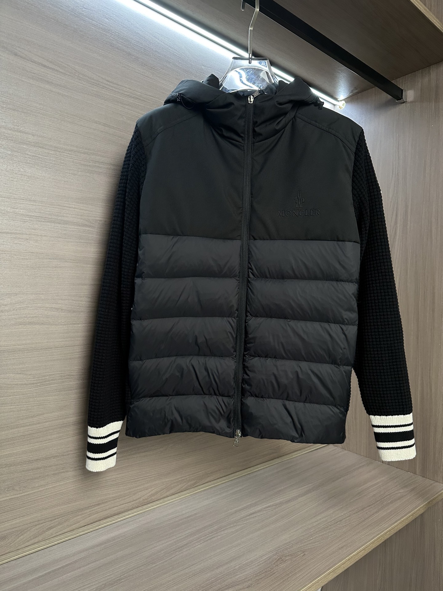 羽绒服 Mon蒙口2025 秋冬季新品｜拼接针织羽绒服｜重塑运动高奢风格 不据常规的设计理念，精选进口面