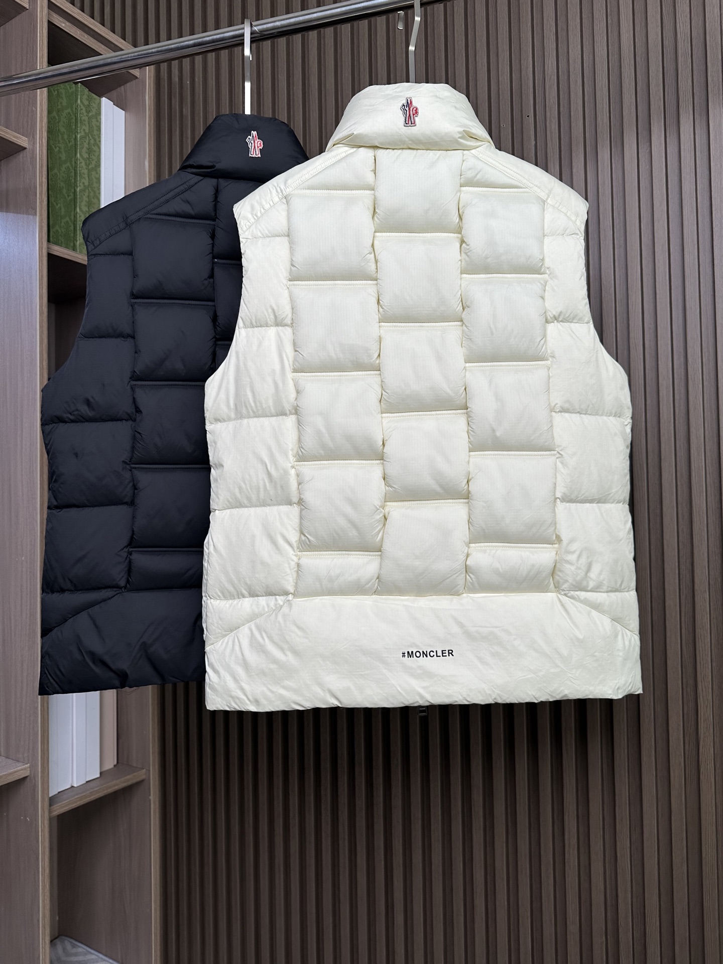 羽绒服 Mon蒙口 2025秋冬新款羽绒马甲 ！年度的压轴款登场...匠心技艺于一身的经典款.高时尚的时