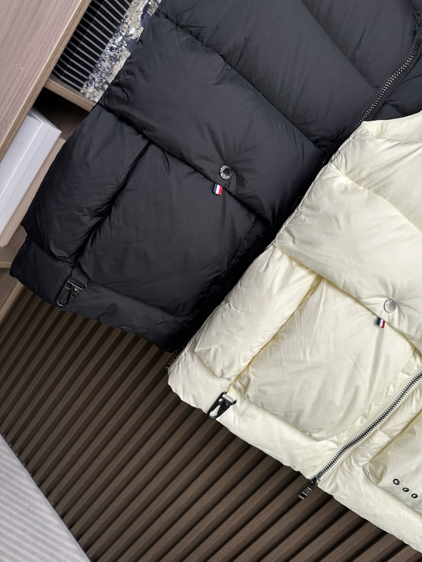 羽绒服 Mon蒙口 2025秋冬新款羽绒马甲 ！年度的压轴款登场...匠心技艺于一身的经典款.高时尚的时