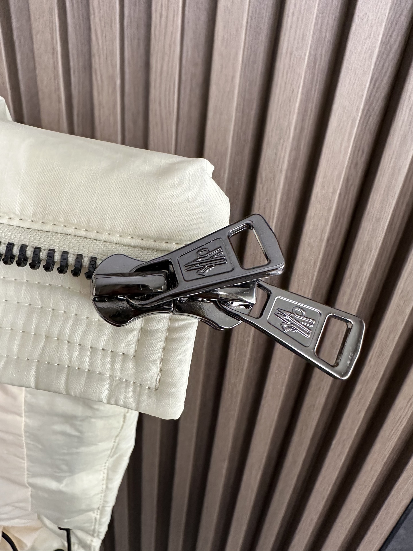 羽绒服 （米白～）Mon蒙口 2025秋冬新款羽绒马甲 ！年度的压轴款登场...匠心技艺于一身的经典款.