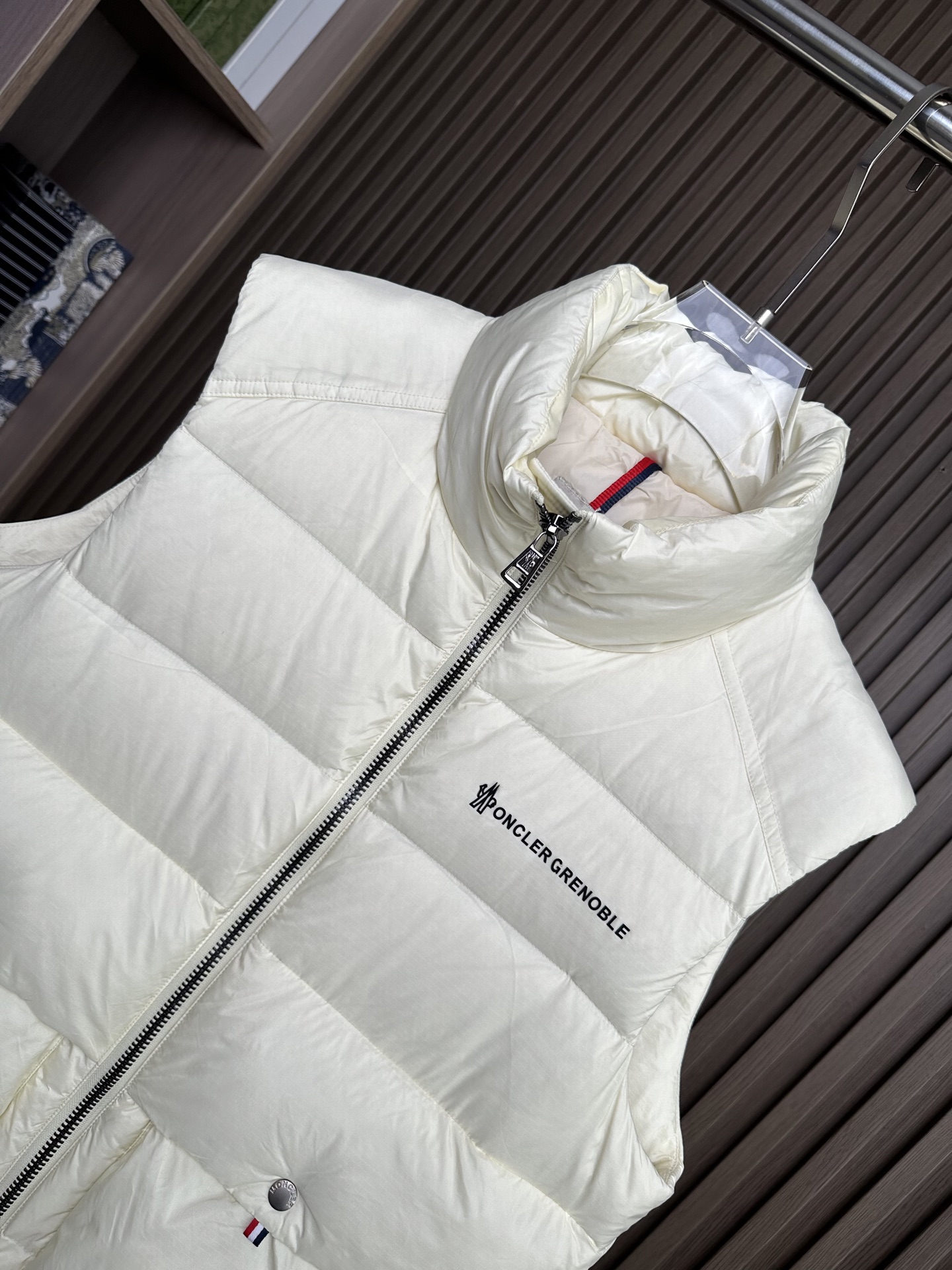 羽绒服 （米白～）Mon蒙口 2025秋冬新款羽绒马甲 ！年度的压轴款登场...匠心技艺于一身的经典款.