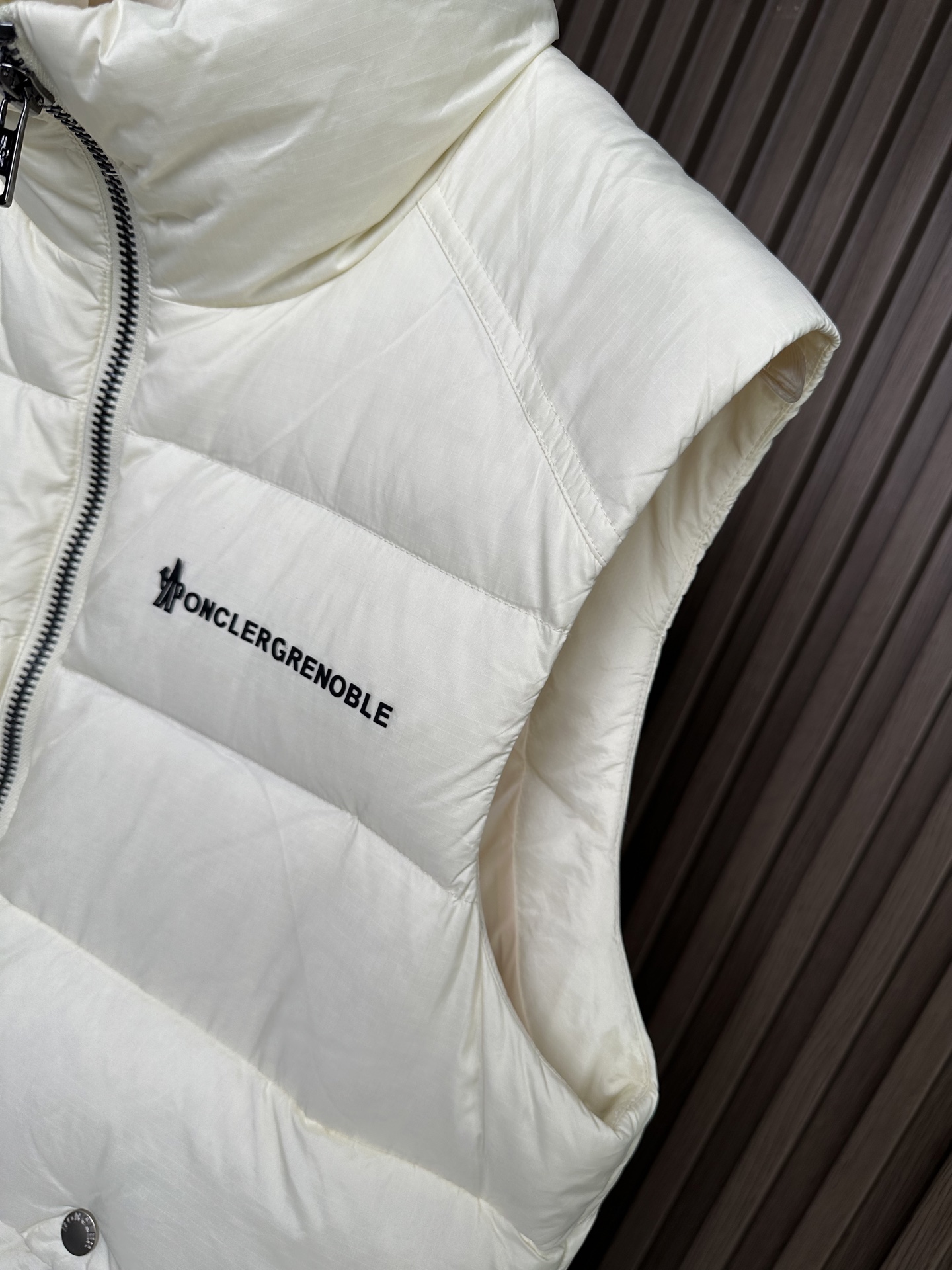 羽绒服 （米白～）Mon蒙口 2025秋冬新款羽绒马甲 ！年度的压轴款登场...匠心技艺于一身的经典款.