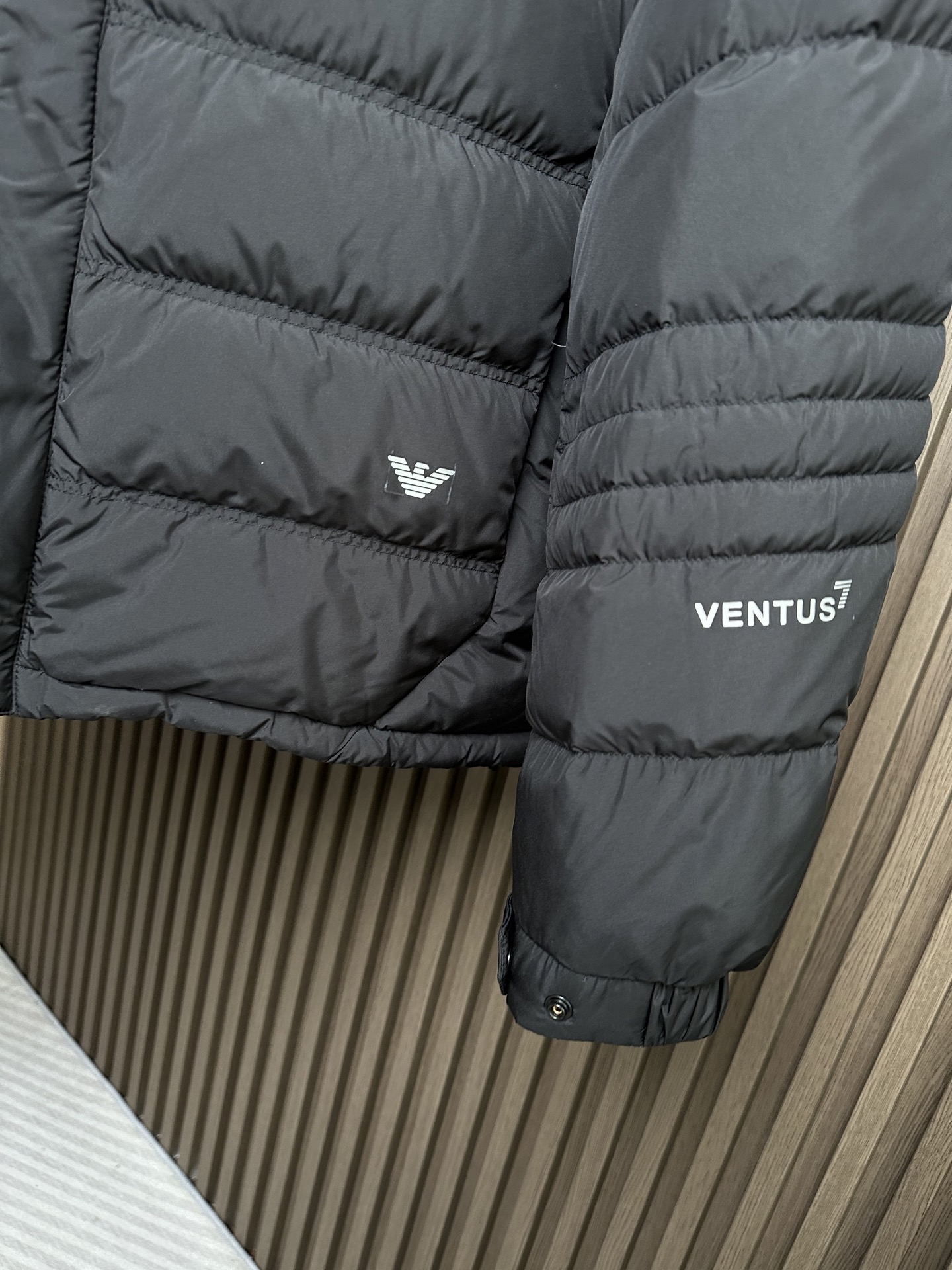 羽绒服 Armani 阿玛尼 2025秋冬专柜同步新品发布，最新款立领羽绒服出货，全部原版购入，无论面料