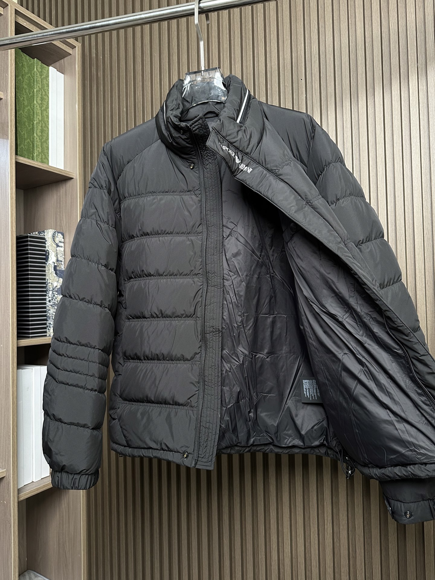 羽绒服 Armani 阿玛尼 2025秋冬专柜同步新品发布，最新款立领羽绒服出货，全部原版购入，无论面料
