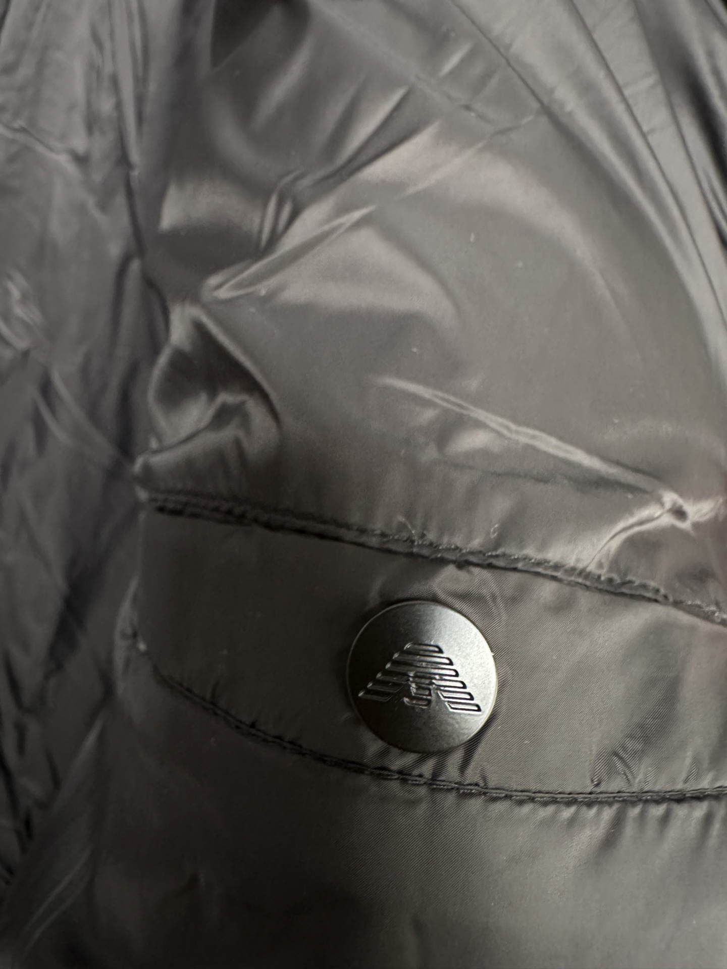 羽绒服 Armani 阿玛尼 2025秋冬专柜同步新品发布，最新款立领羽绒服出货，全部原版购入，无论面料