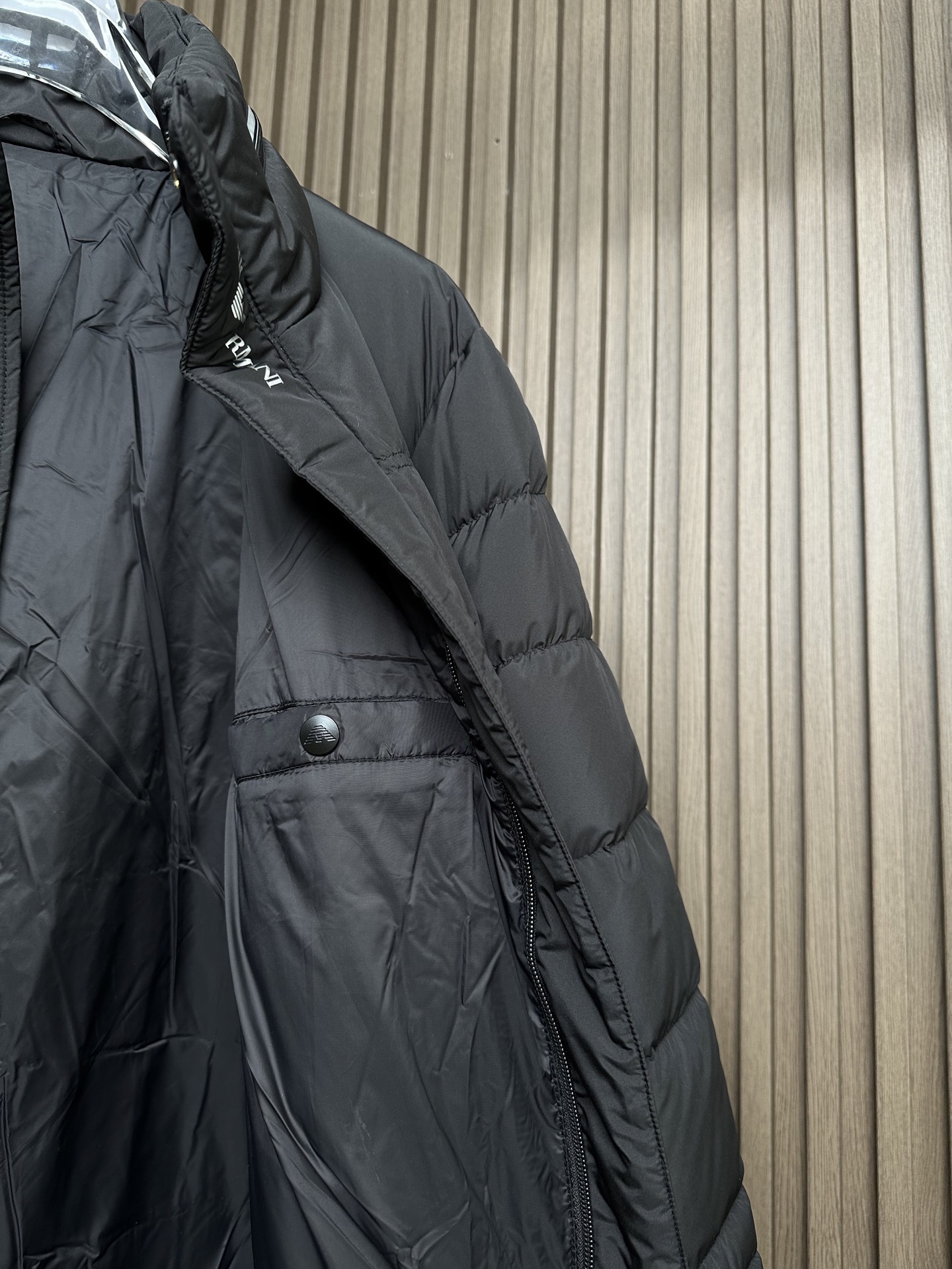 羽绒服 Armani 阿玛尼 2025秋冬专柜同步新品发布，最新款立领羽绒服出货，全部原版购入，无论面料