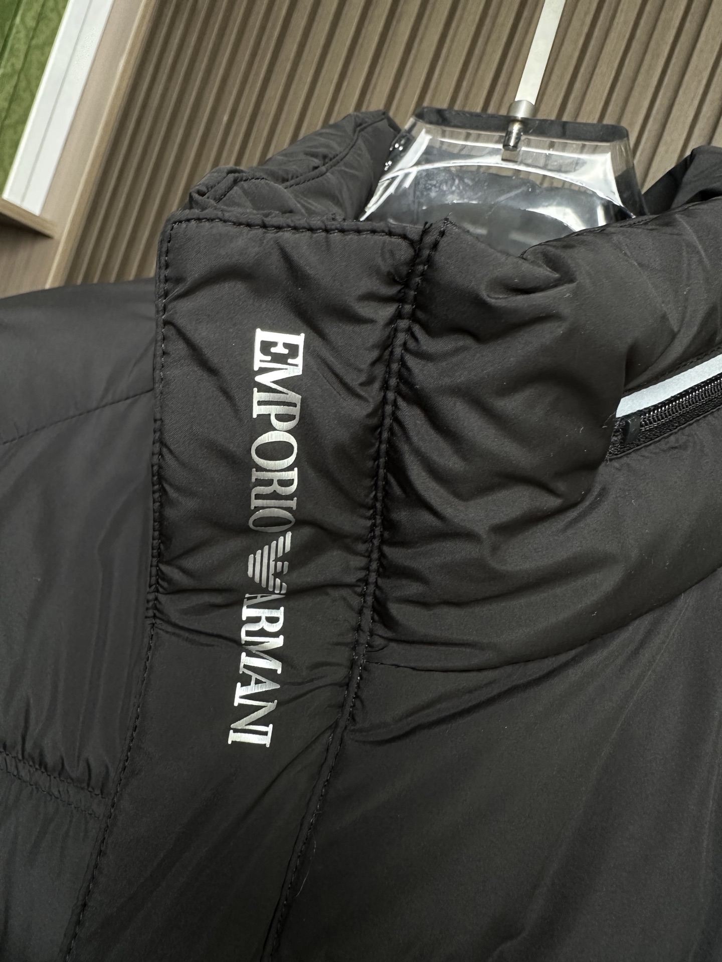 羽绒服 Armani 阿玛尼 2025秋冬专柜同步新品发布，最新款立领羽绒服出货，全部原版购入，无论面料
