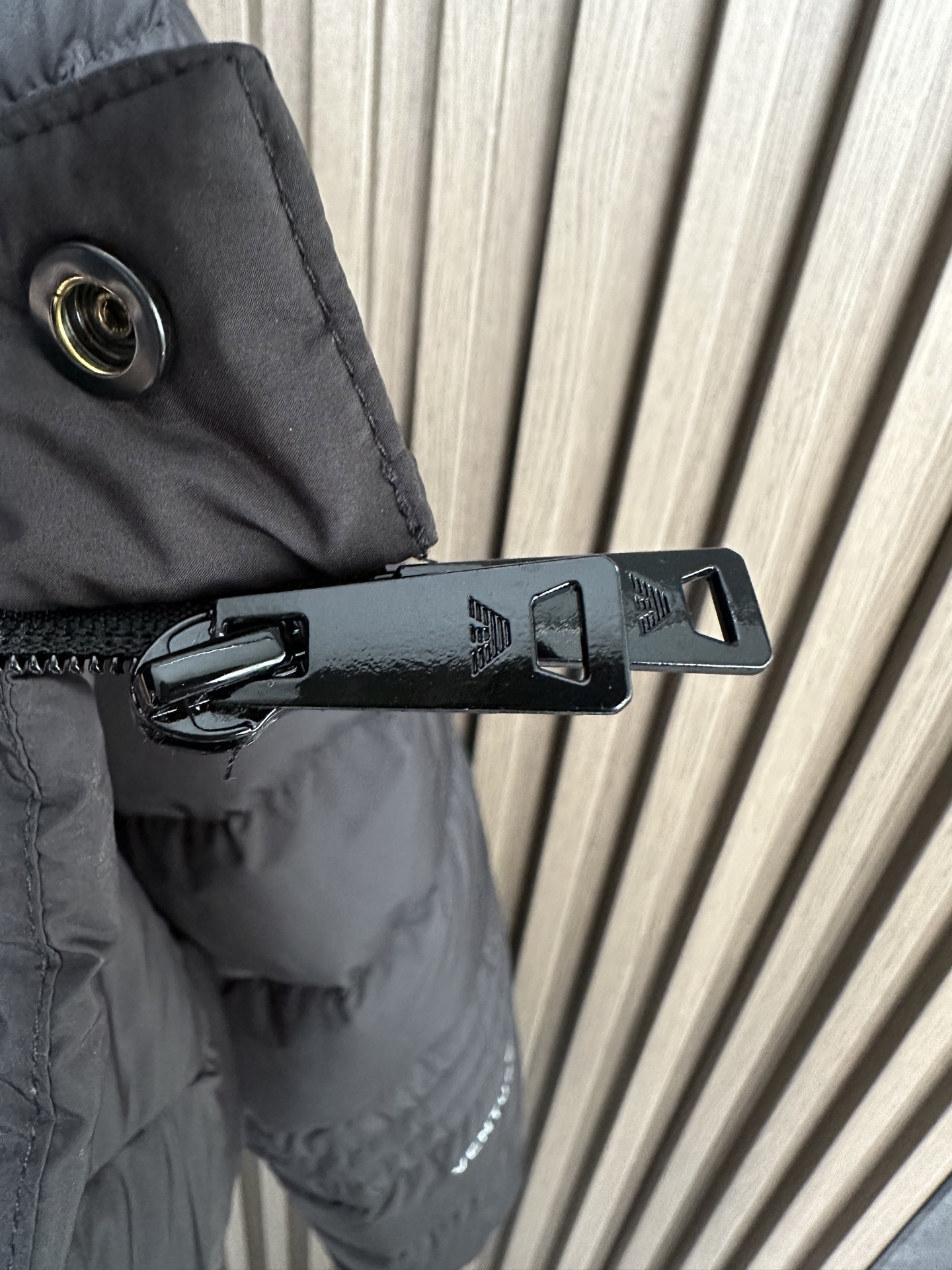 羽绒服 Armani 阿玛尼 2025秋冬专柜同步新品发布，最新款立领羽绒服出货，全部原版购入，无论面料