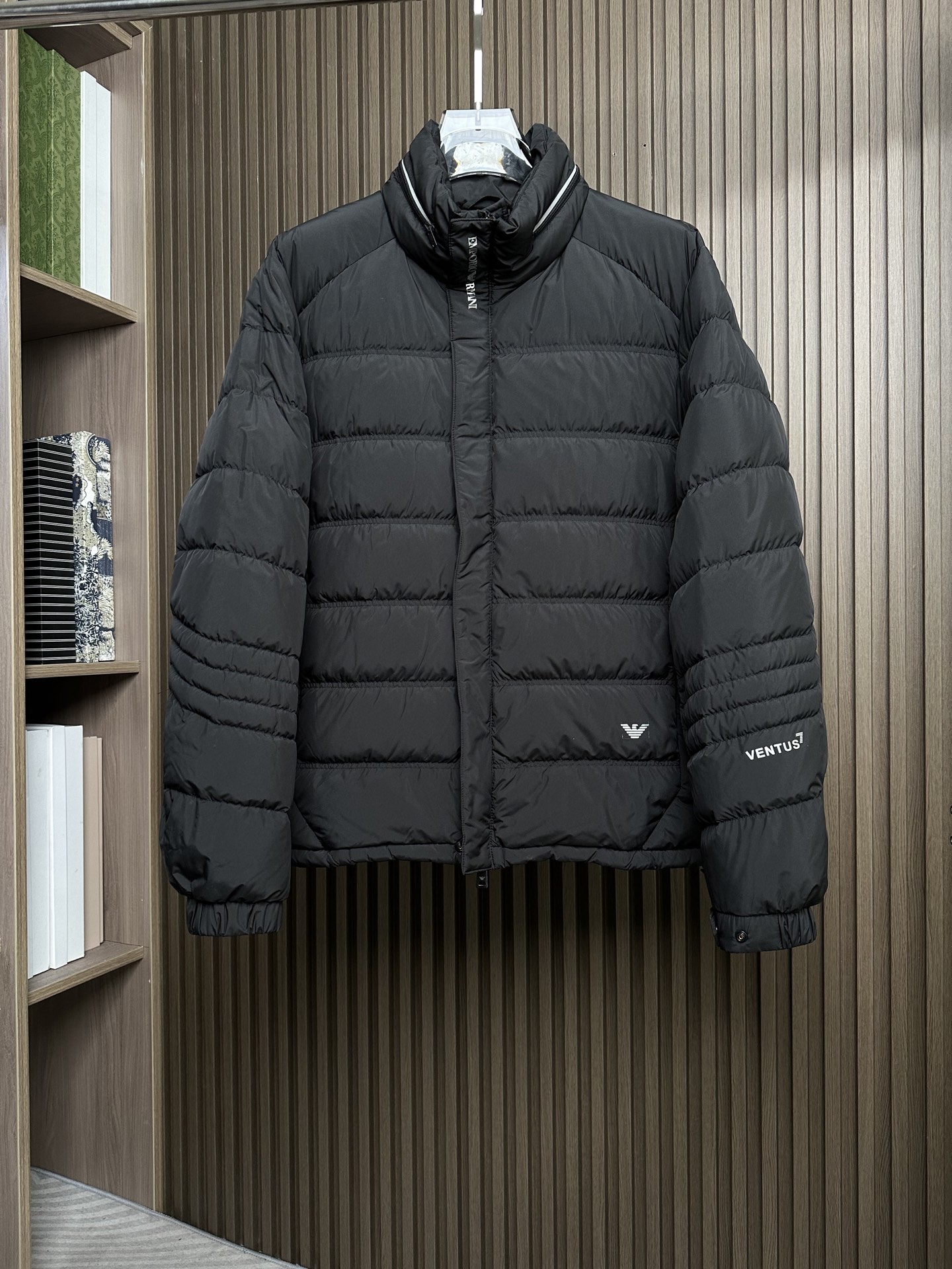 羽绒服 Armani 阿玛尼 2025秋冬专柜同步新品发布，最新款立领羽绒服出货，全部原版购入，无论面料