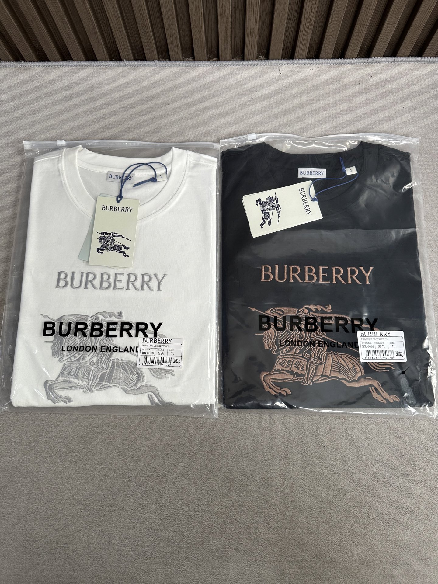 버버리 2026SS 자수 코튼 라운드넥 반팔 티셔츠 1245 Burberry T Shirt