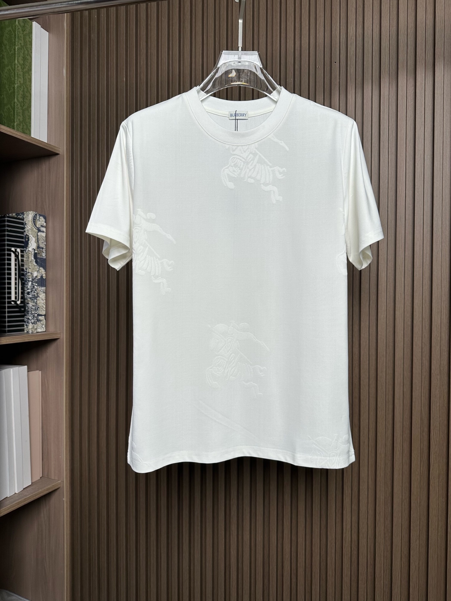 버버리 남성 반팔 26SS 49321