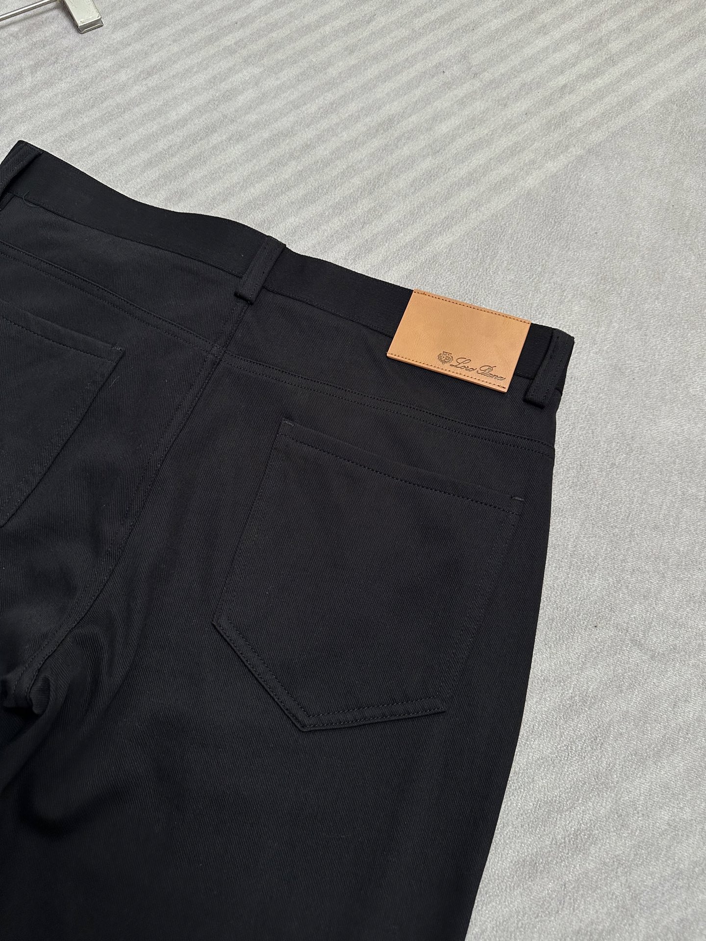 Loro Piana诺悠翩雅26SS早春新款五袋款休闲裤 面料精选斜纹高弹面料 柔软舒适 经典百搭 老钱