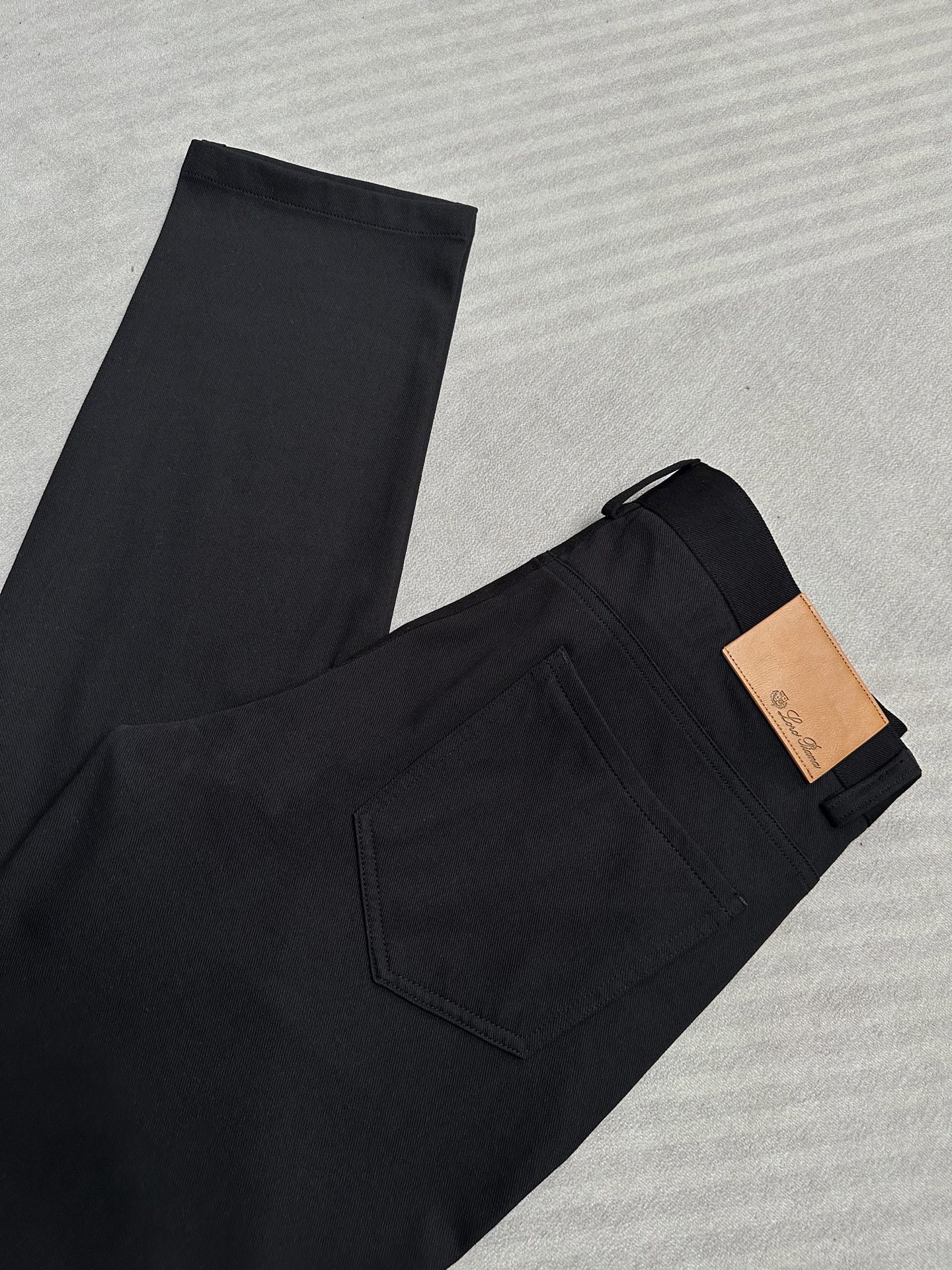 Loro Piana诺悠翩雅26SS早春新款五袋款休闲裤 面料精选斜纹高弹面料 柔软舒适 经典百搭 老钱